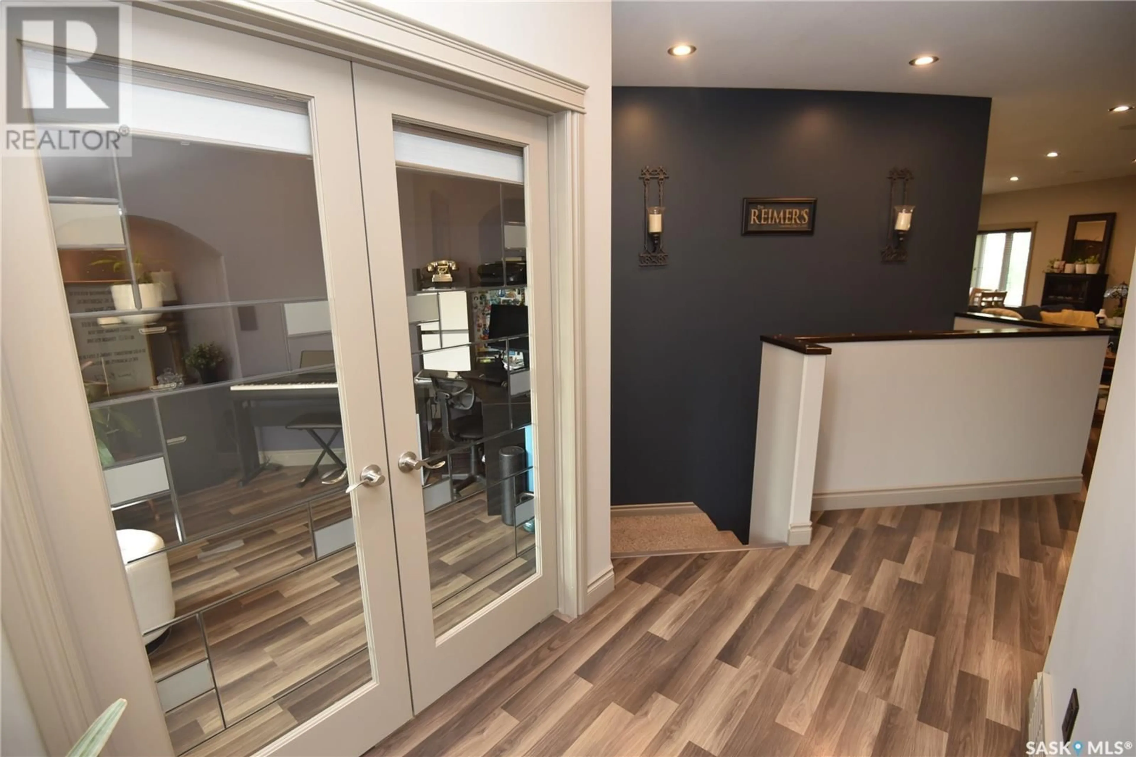 Indoor foyer for 210 COVENTRY CRESCENT, Nipawin Saskatchewan S0E1E0