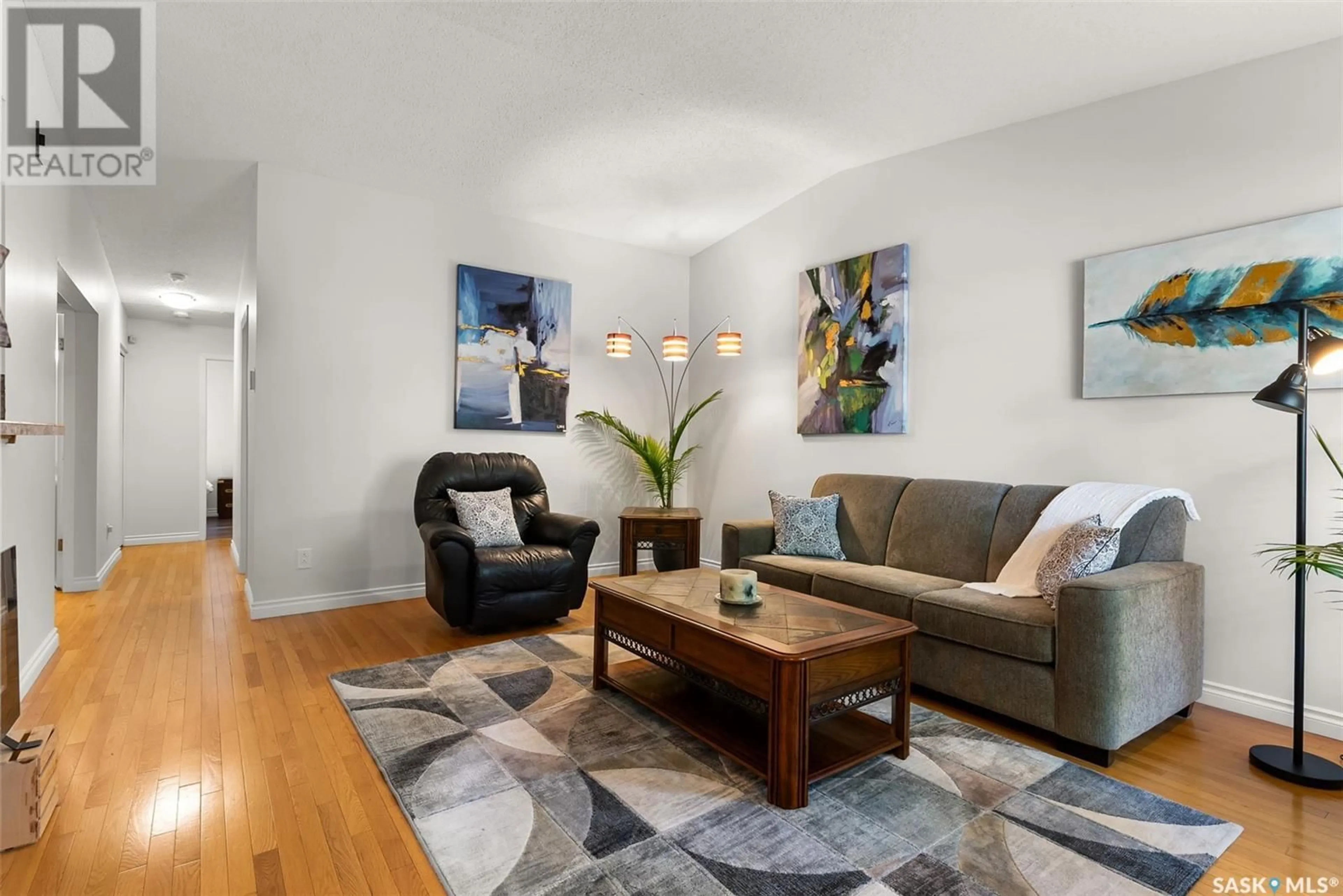 Living room with furniture, unknown for 2756 MEADOW LANE, Regina Saskatchewan S4V1L6