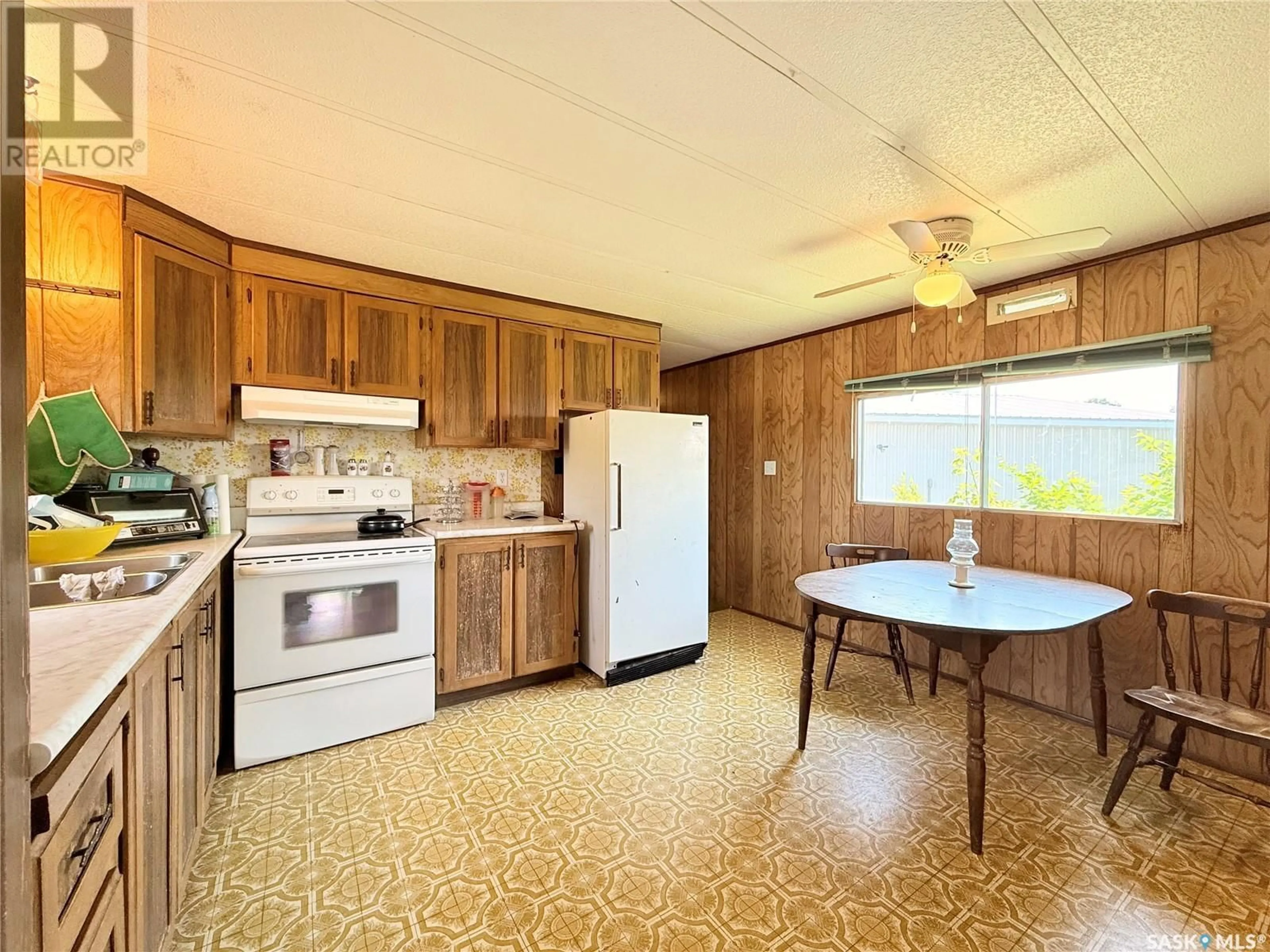 Standard kitchen, unknown for 525 PARK AVENUE, Outlook Saskatchewan S0L2N0