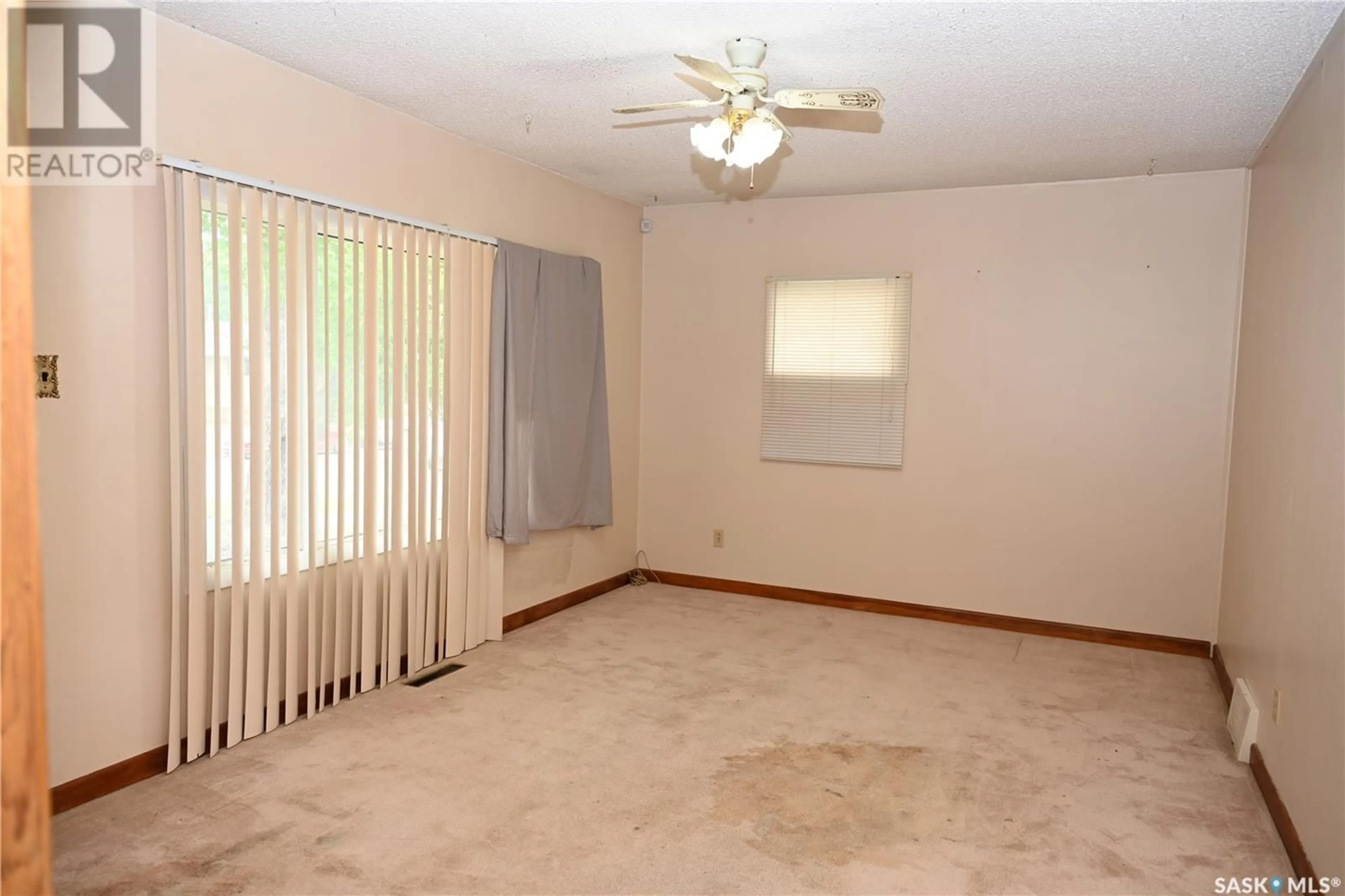 A pic of a room for 1416 D AVENUE, Saskatoon Saskatchewan S7L1P4