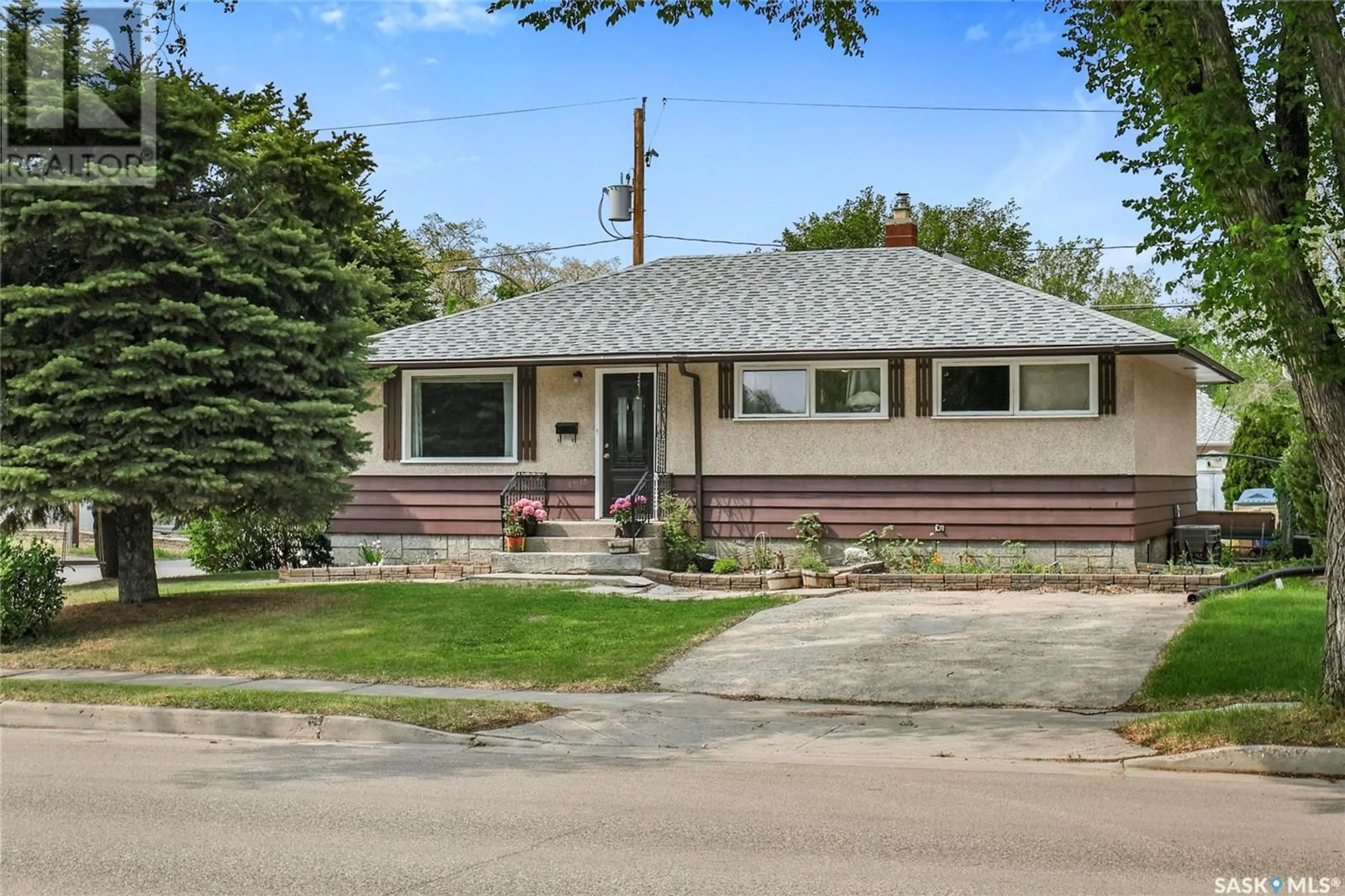 Home with vinyl exterior material, street for 1318 7TH AVENUE, Regina Saskatchewan S4R0H4