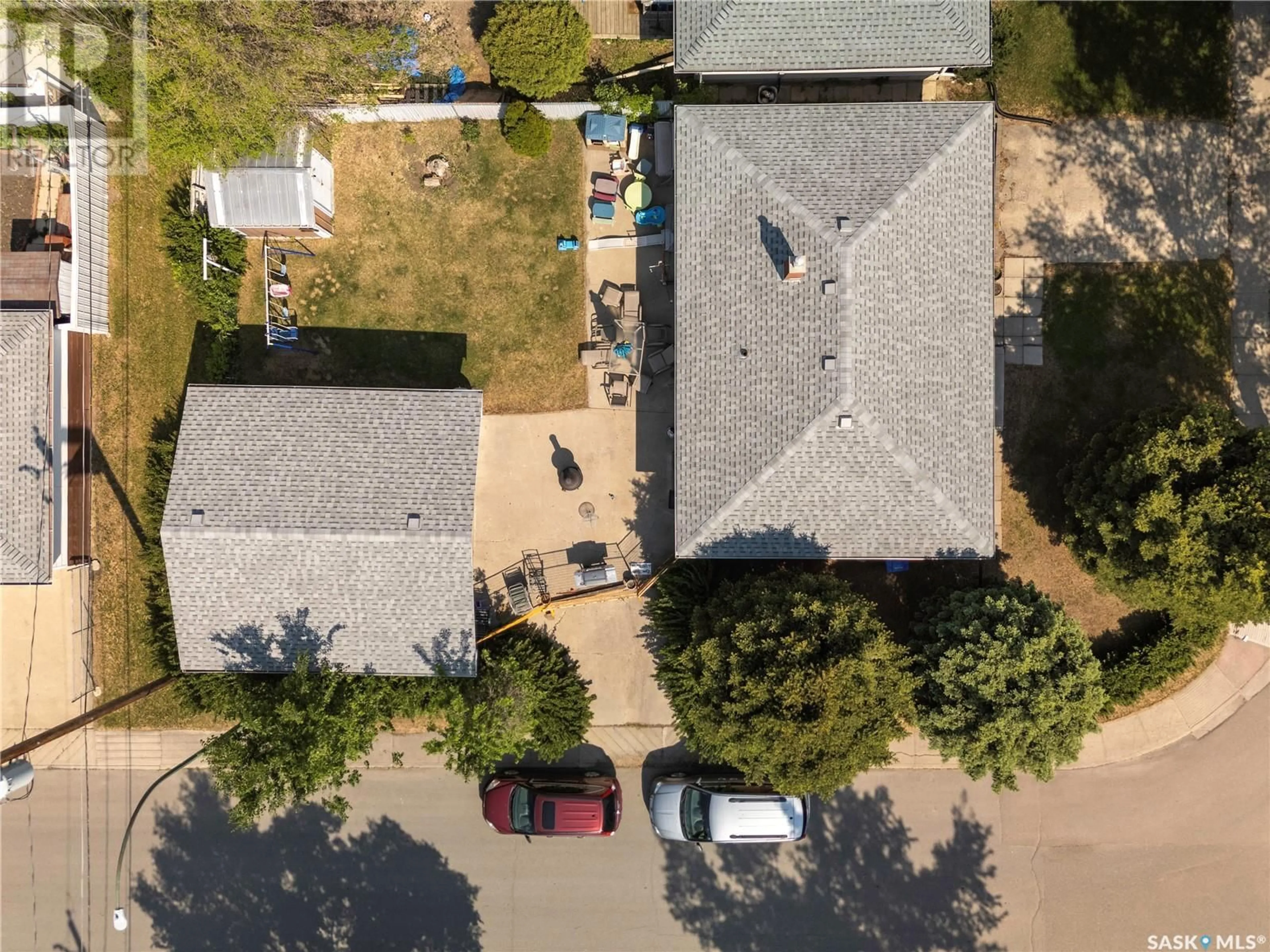 A pic from outside/outdoor area/front of a property/back of a property/a pic from drone, street for 1318 7TH AVENUE, Regina Saskatchewan S4R0H4