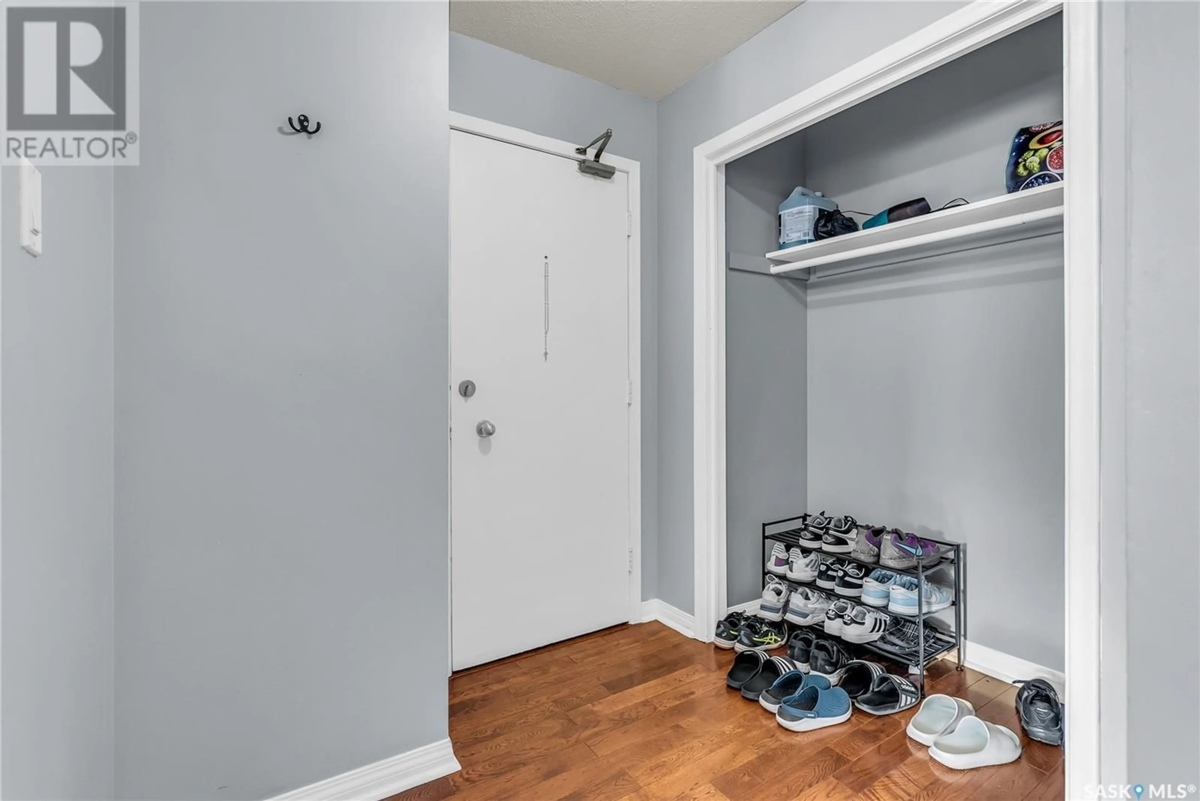 Indoor entryway for 9 14 ANDERSON CRESCENT, Saskatoon Saskatchewan S7H3Z8