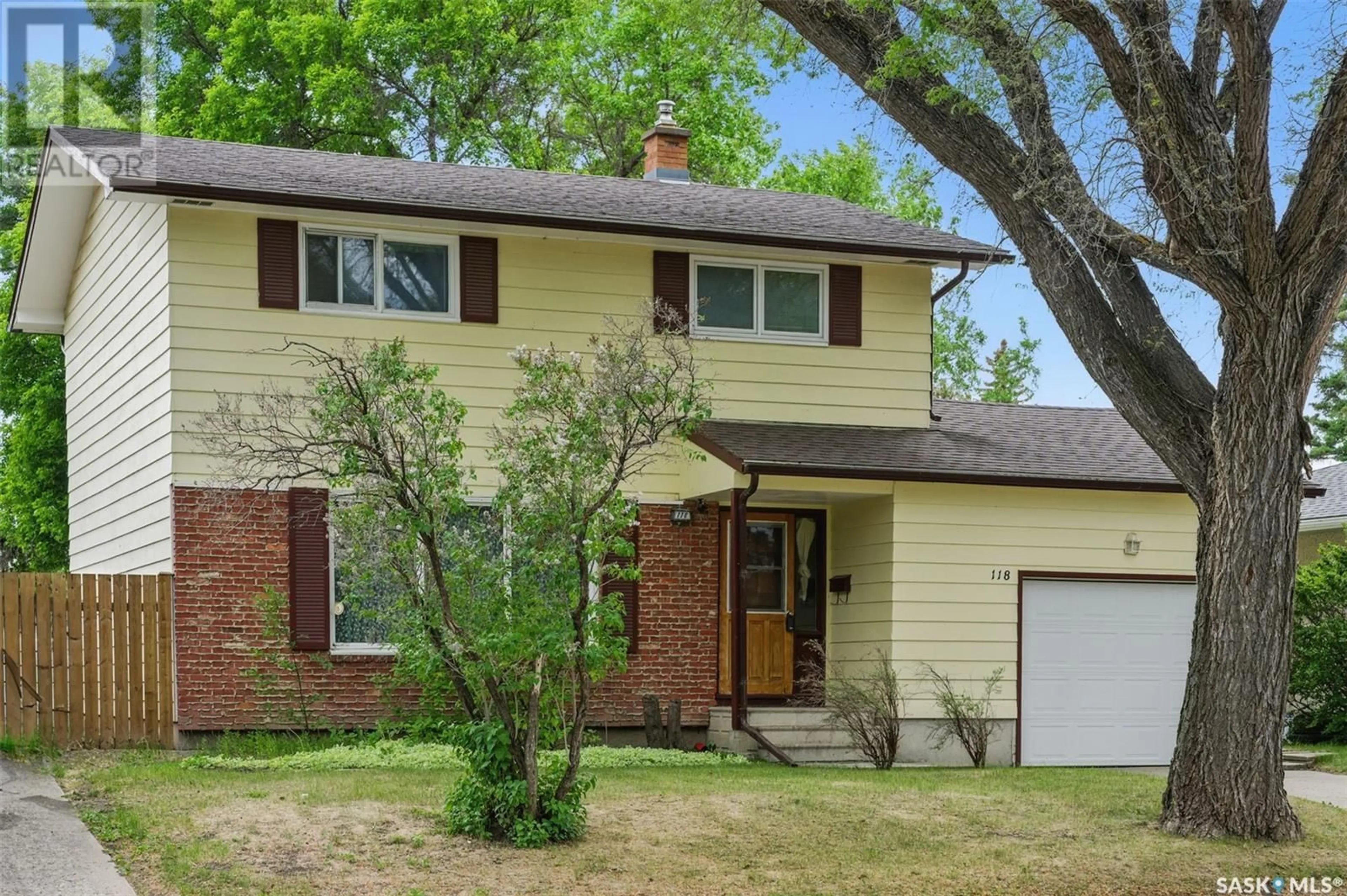 Home with brick exterior material, street for 118 EAST DRIVE, Saskatoon Saskatchewan S7J2X5