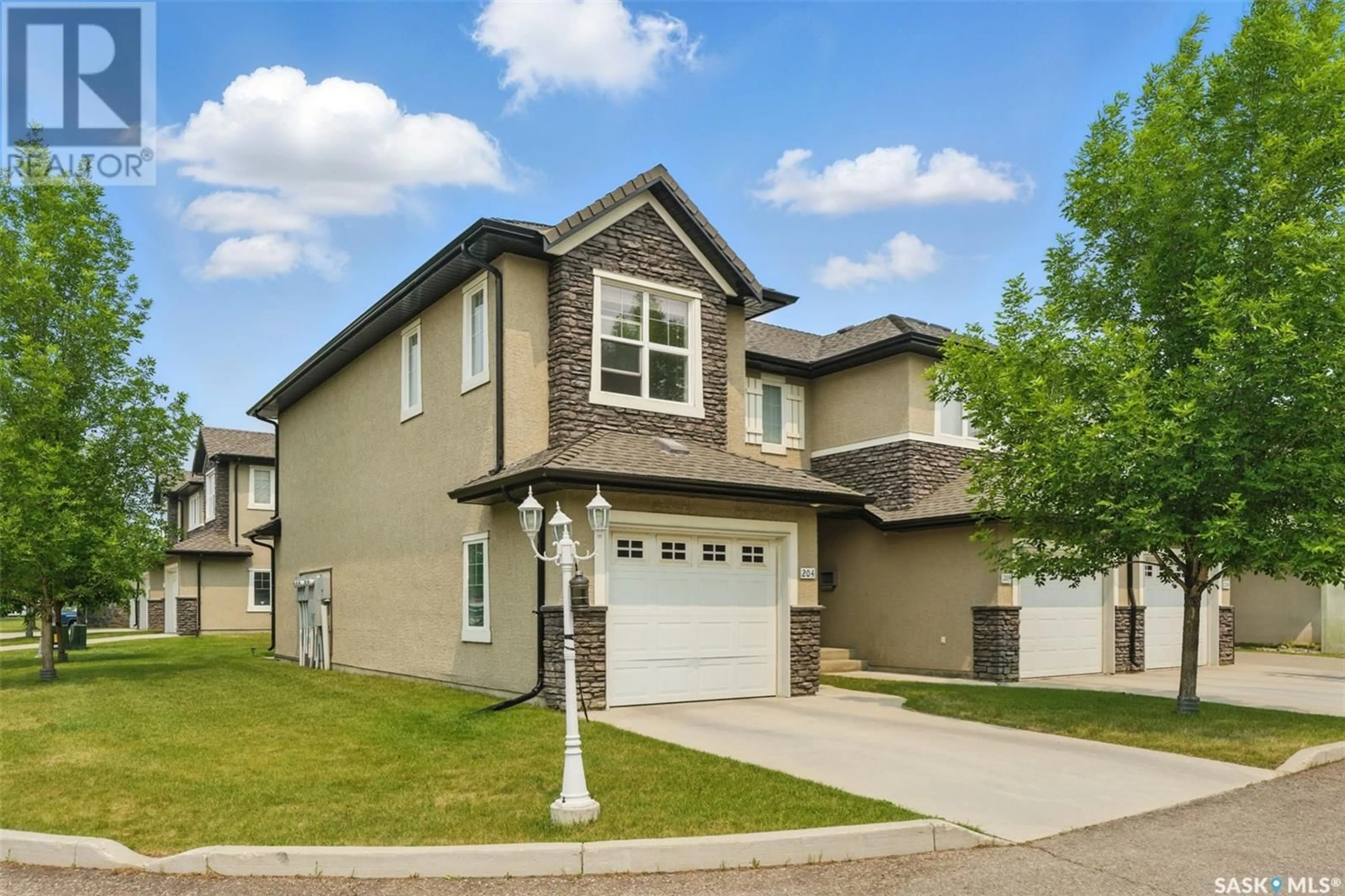 Home with vinyl exterior material, street for 204 - 410 HUNTER ROAD, Saskatoon Saskatchewan S7T0L5