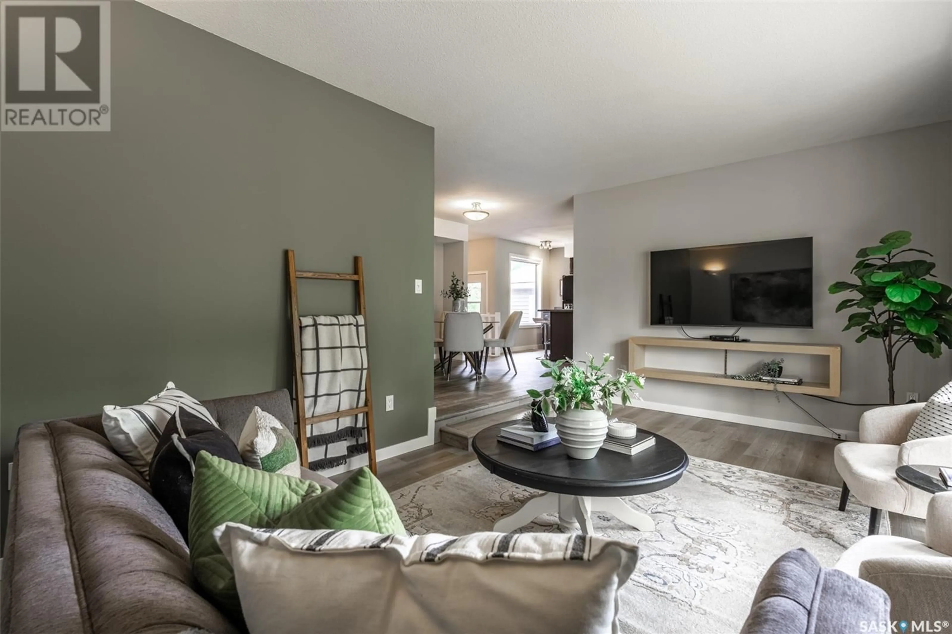 Living room with furniture, unknown for 418 SILVERWOOD ROAD, Saskatoon Saskatchewan S7K6N2