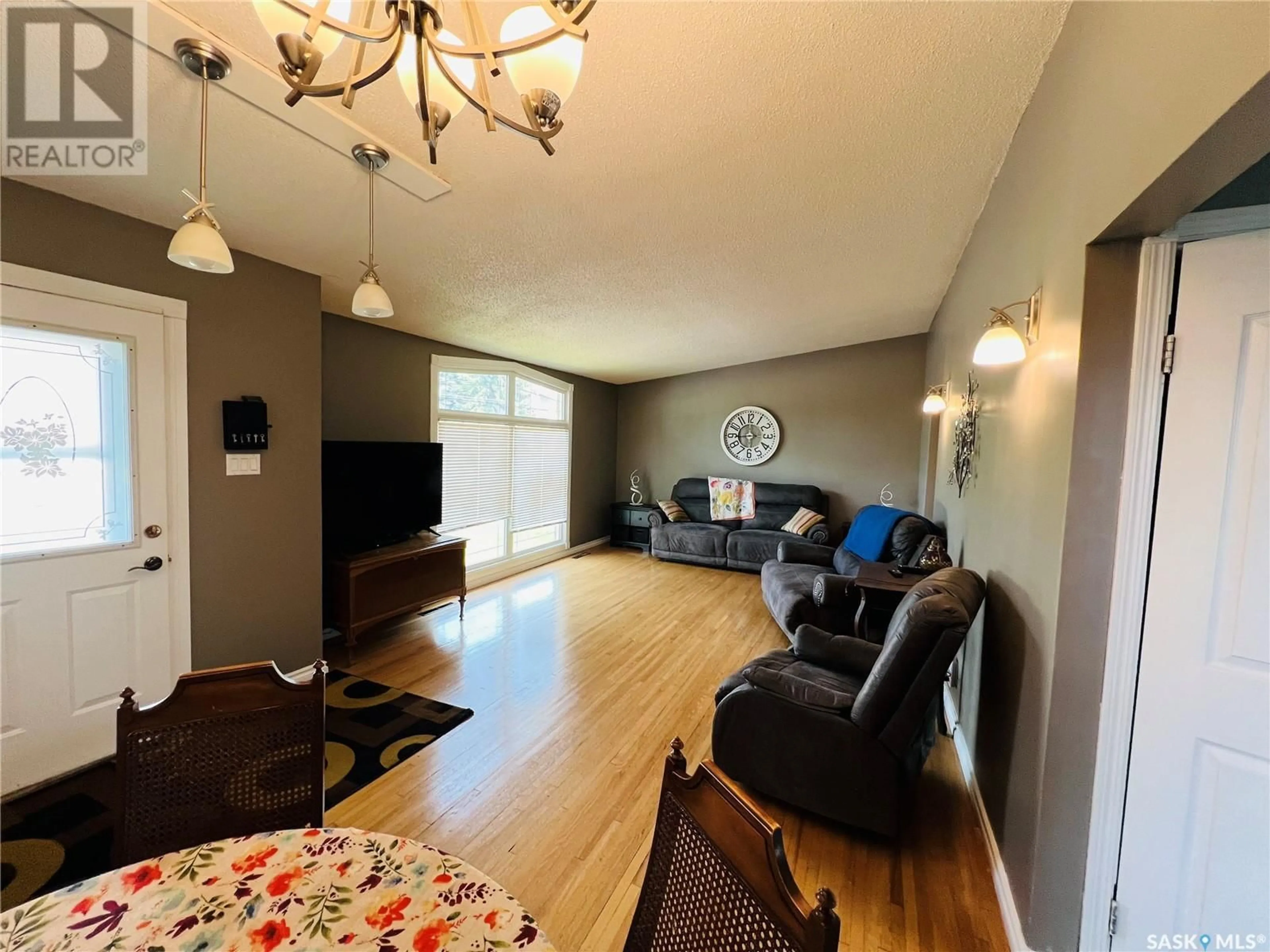 Living room with furniture, wood/laminate floor for 284 10TH AVENUE, Swift Current Saskatchewan S9H1P1