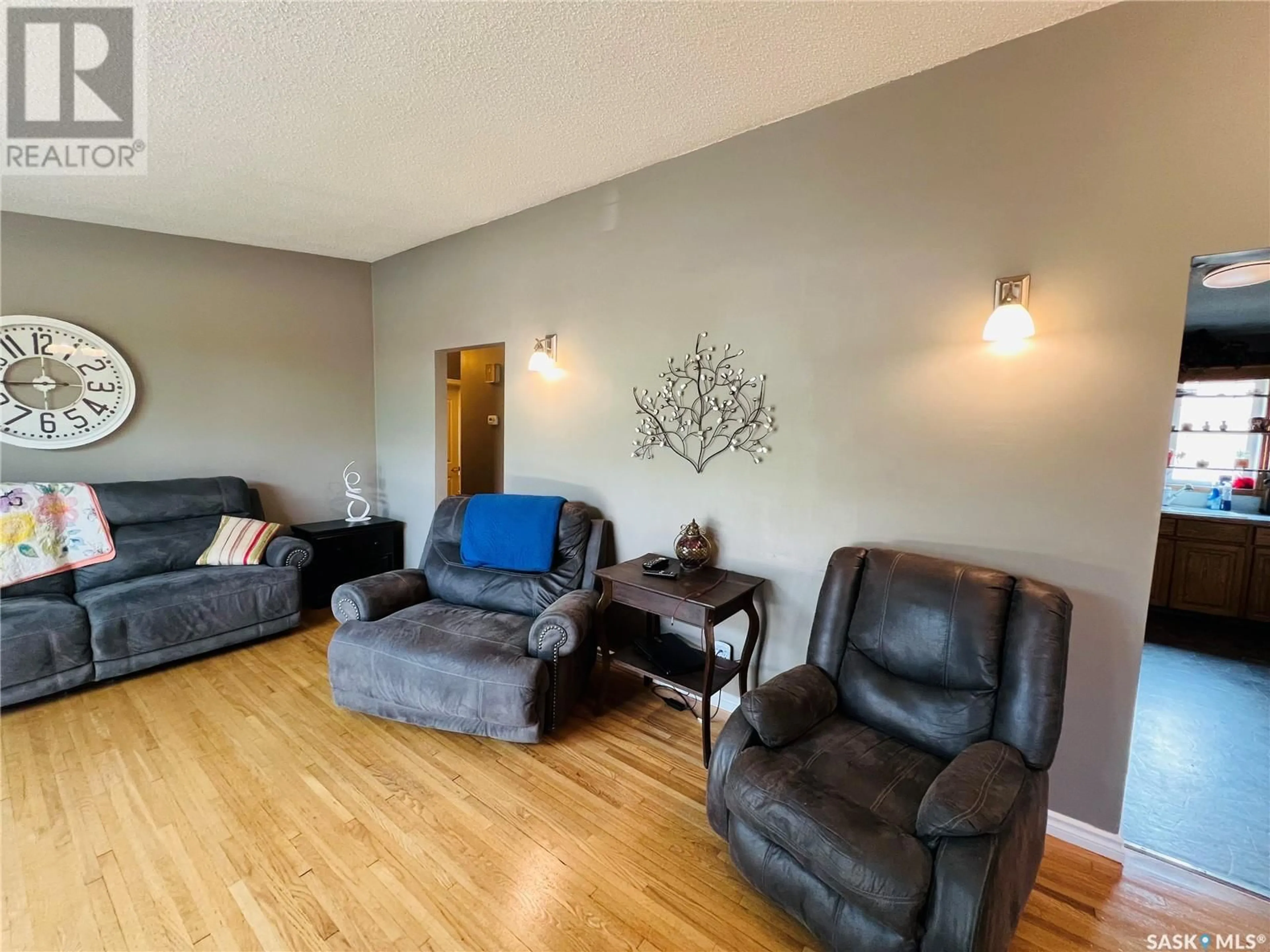 Living room with furniture, wood/laminate floor for 284 10TH AVENUE, Swift Current Saskatchewan S9H1P1