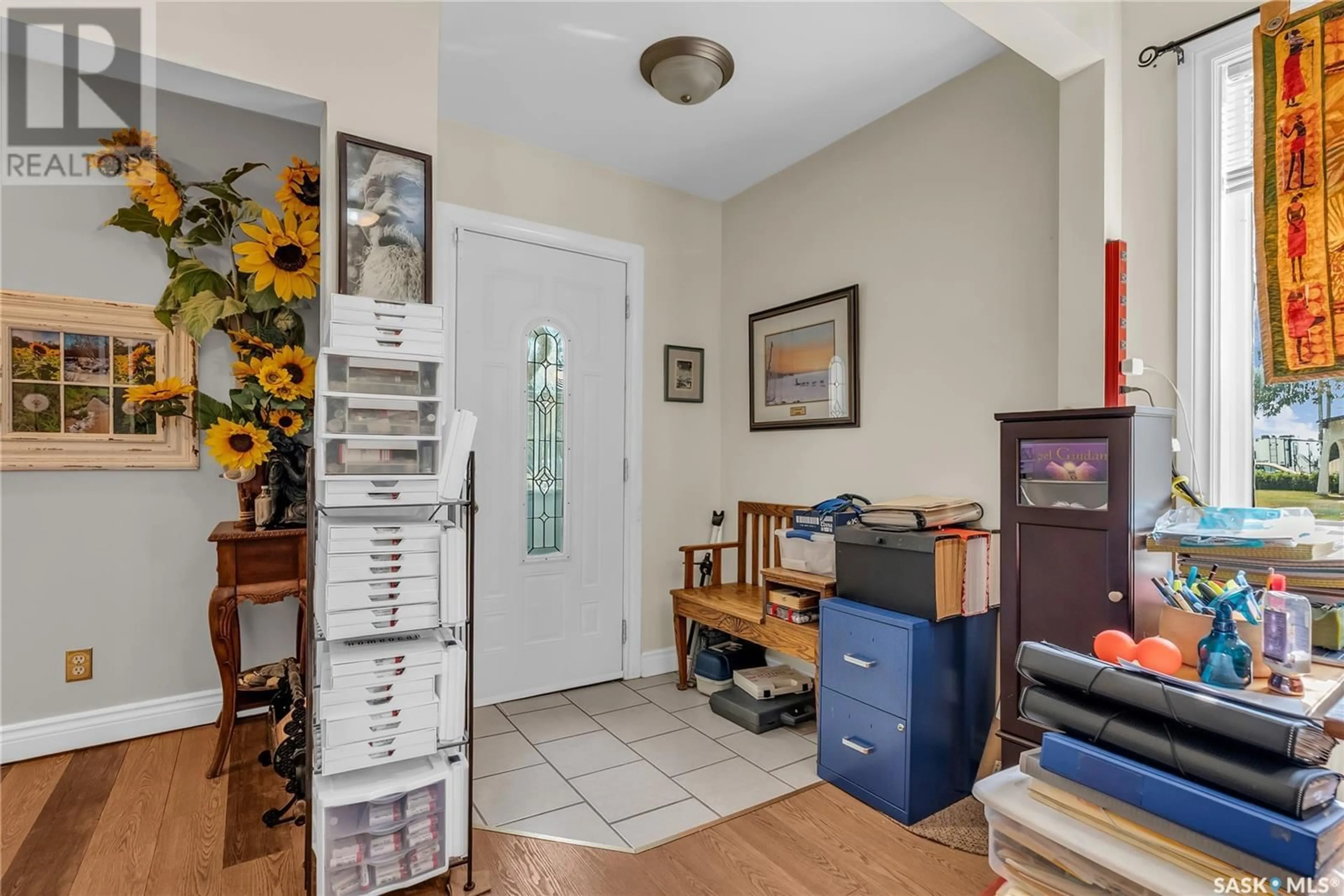 Indoor foyer for N - 1502 1ST AVENUE, Saskatoon Saskatchewan S7K1Z3
