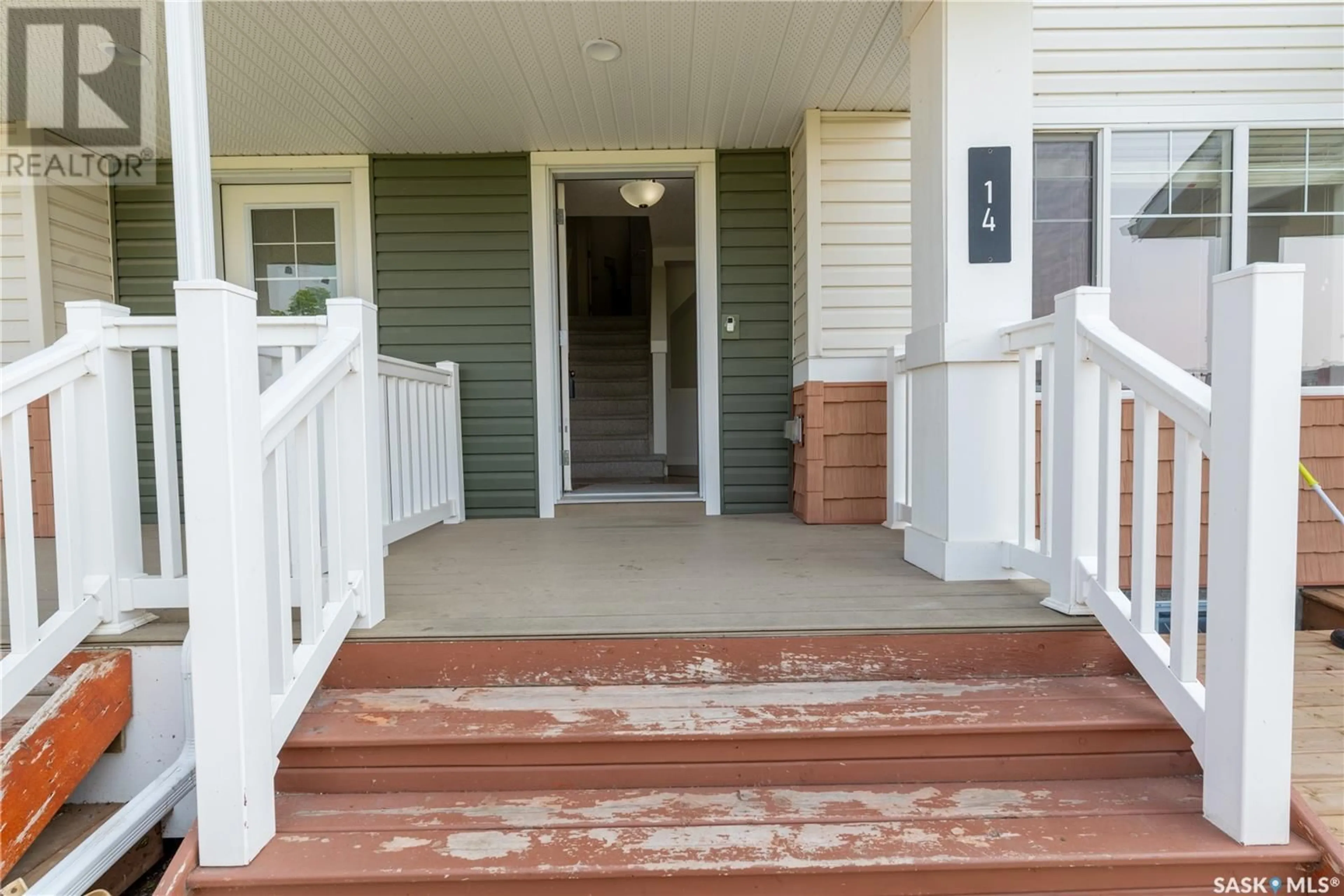 Indoor entryway for 14 5290 AERODROME ROAD, Regina Saskatchewan S4W0H7