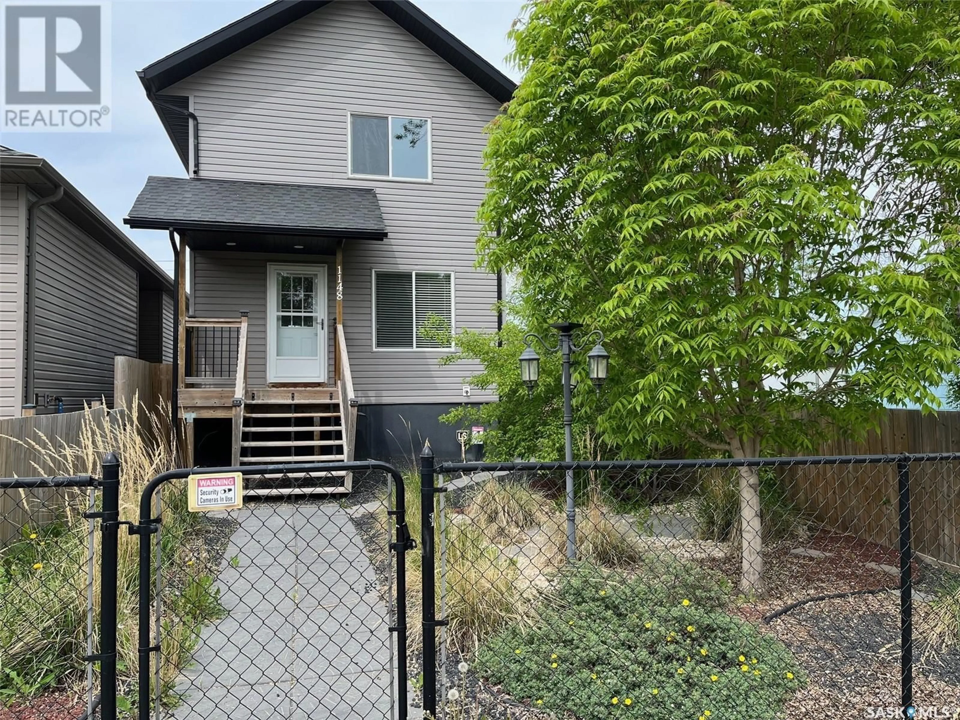 A pic from outside/outdoor area/front of a property/back of a property/a pic from drone, street for 1148 WALLACE STREET, Regina Saskatchewan S4N3Y9