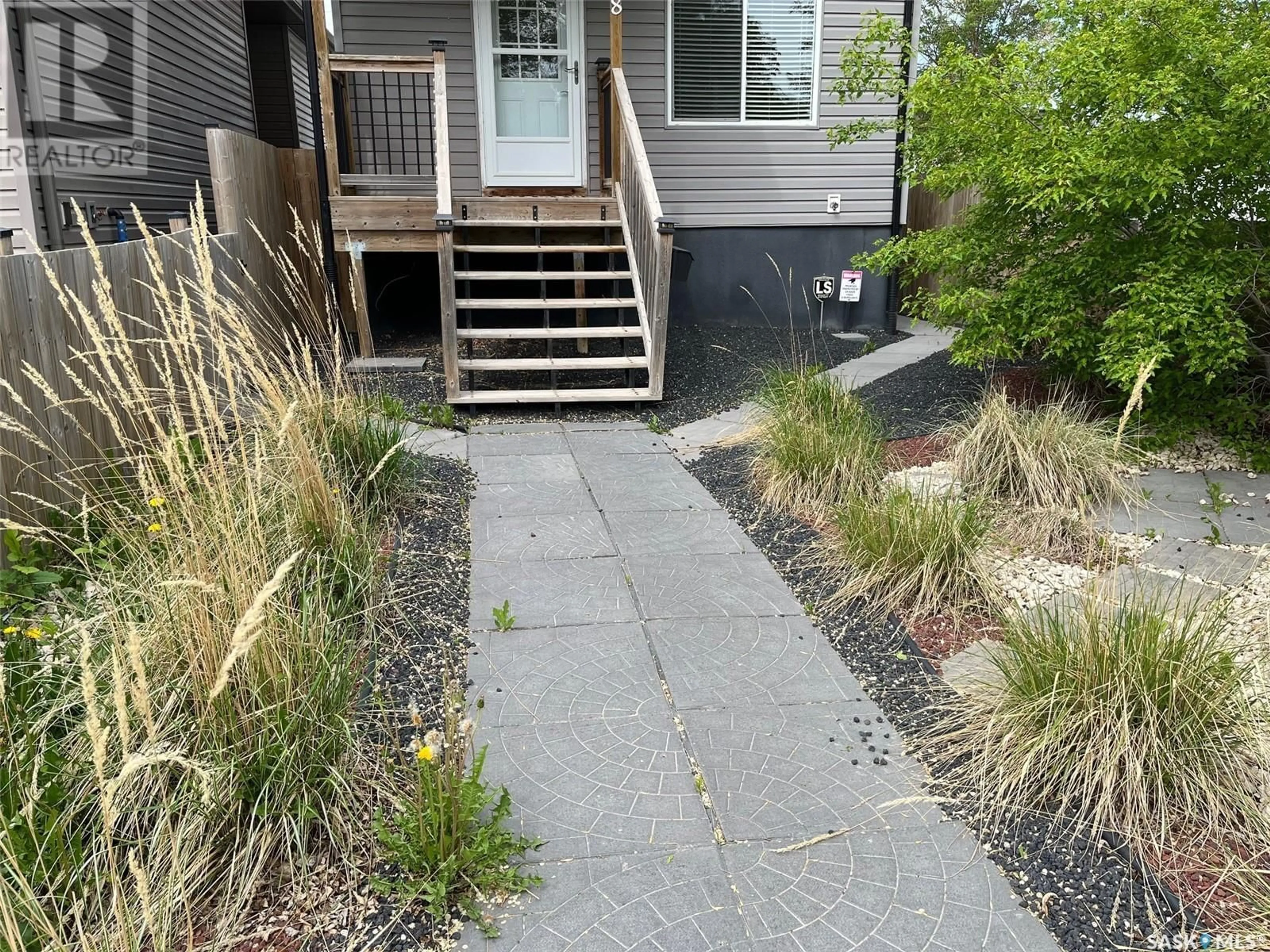 Patio, street for 1148 WALLACE STREET, Regina Saskatchewan S4N3Y9