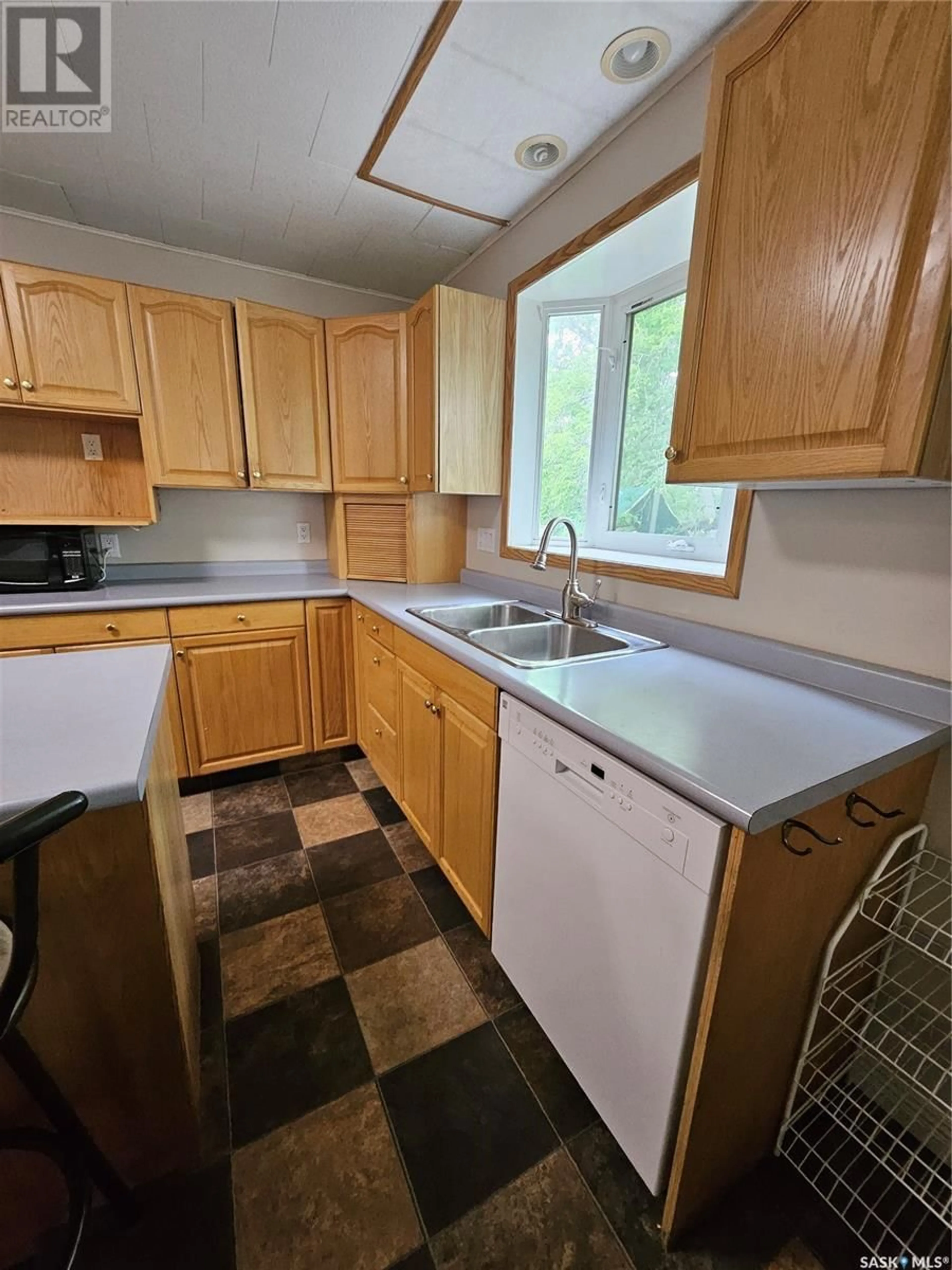 Standard kitchen, unknown for 626 2ND STREET, Estevan Saskatchewan S4A0K9