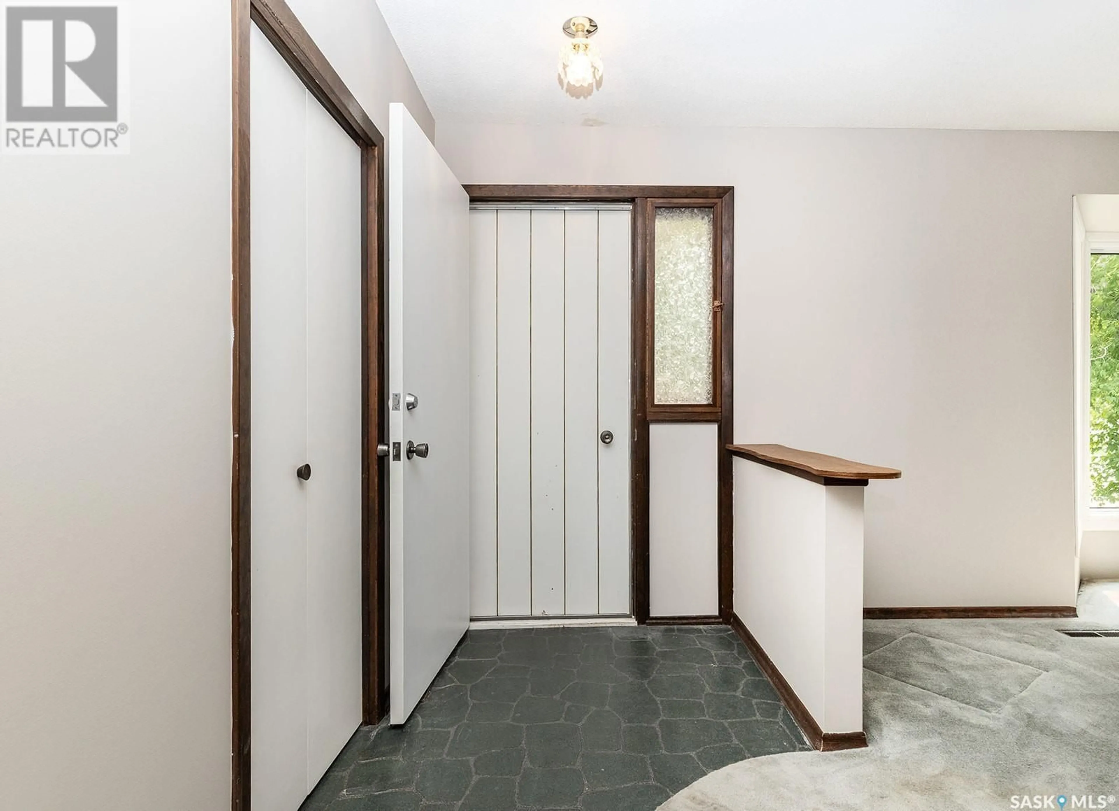 Indoor entryway for 1317 ELEVATOR ROAD, Saskatoon Saskatchewan S7M3X3