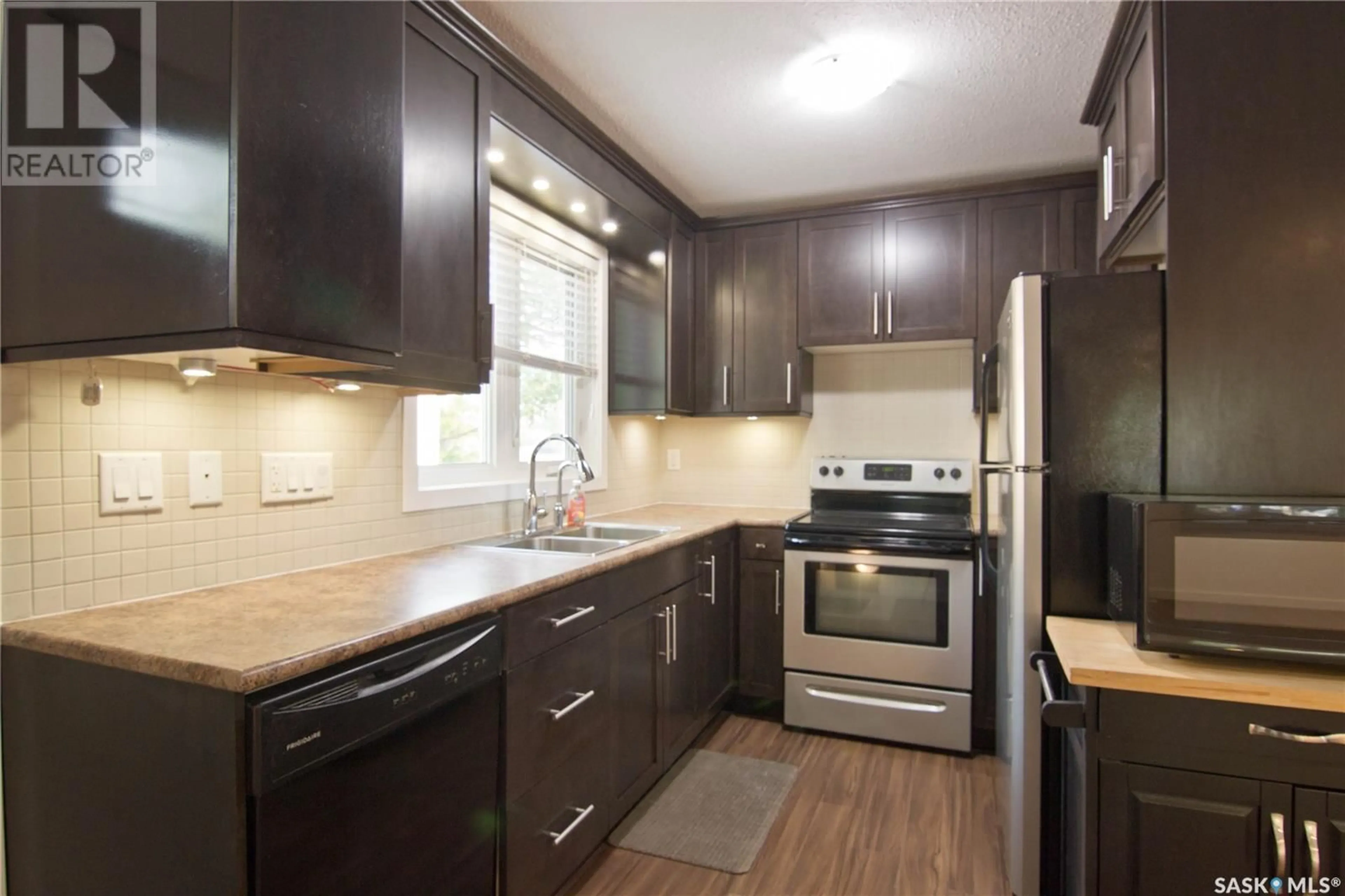 Standard kitchen, unknown for 91 CHURCH DRIVE, Regina Saskatchewan S4X1L7