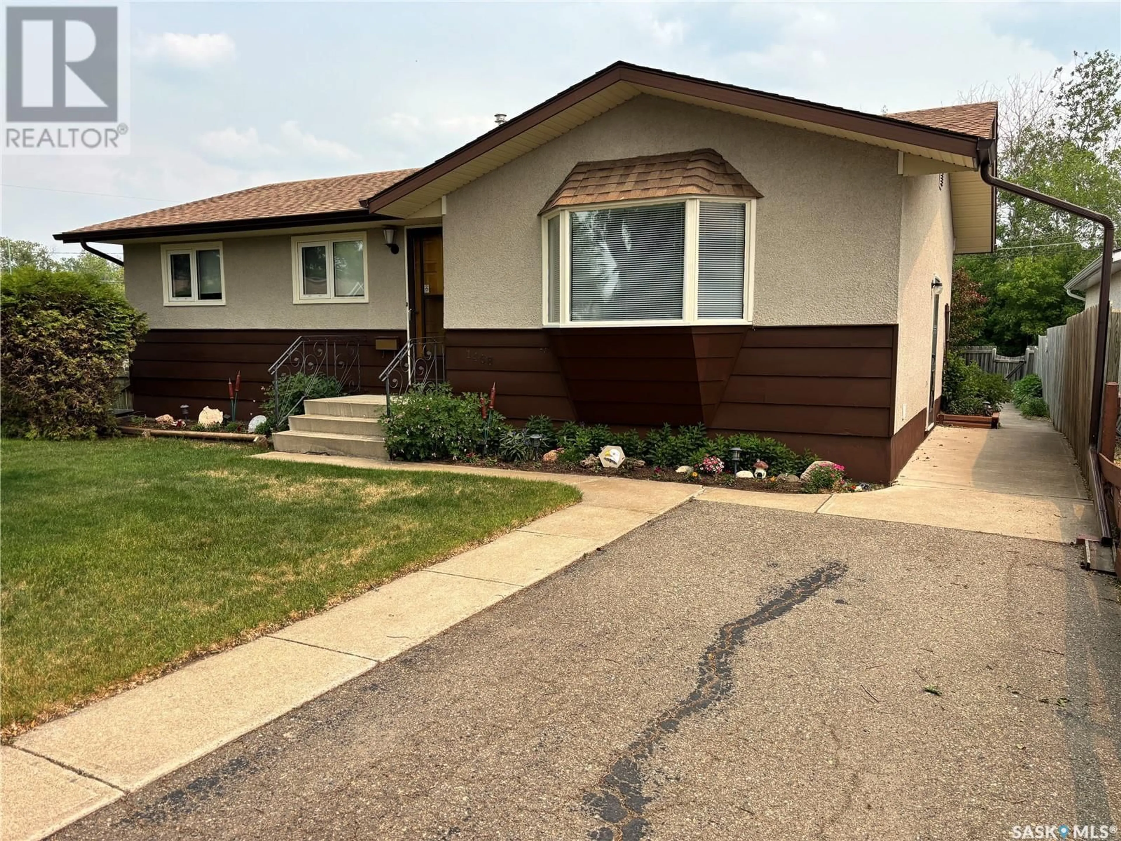 Home with vinyl exterior material, street for 1468 GOSHEN PLACE, Prince Albert Saskatchewan S6V0R8