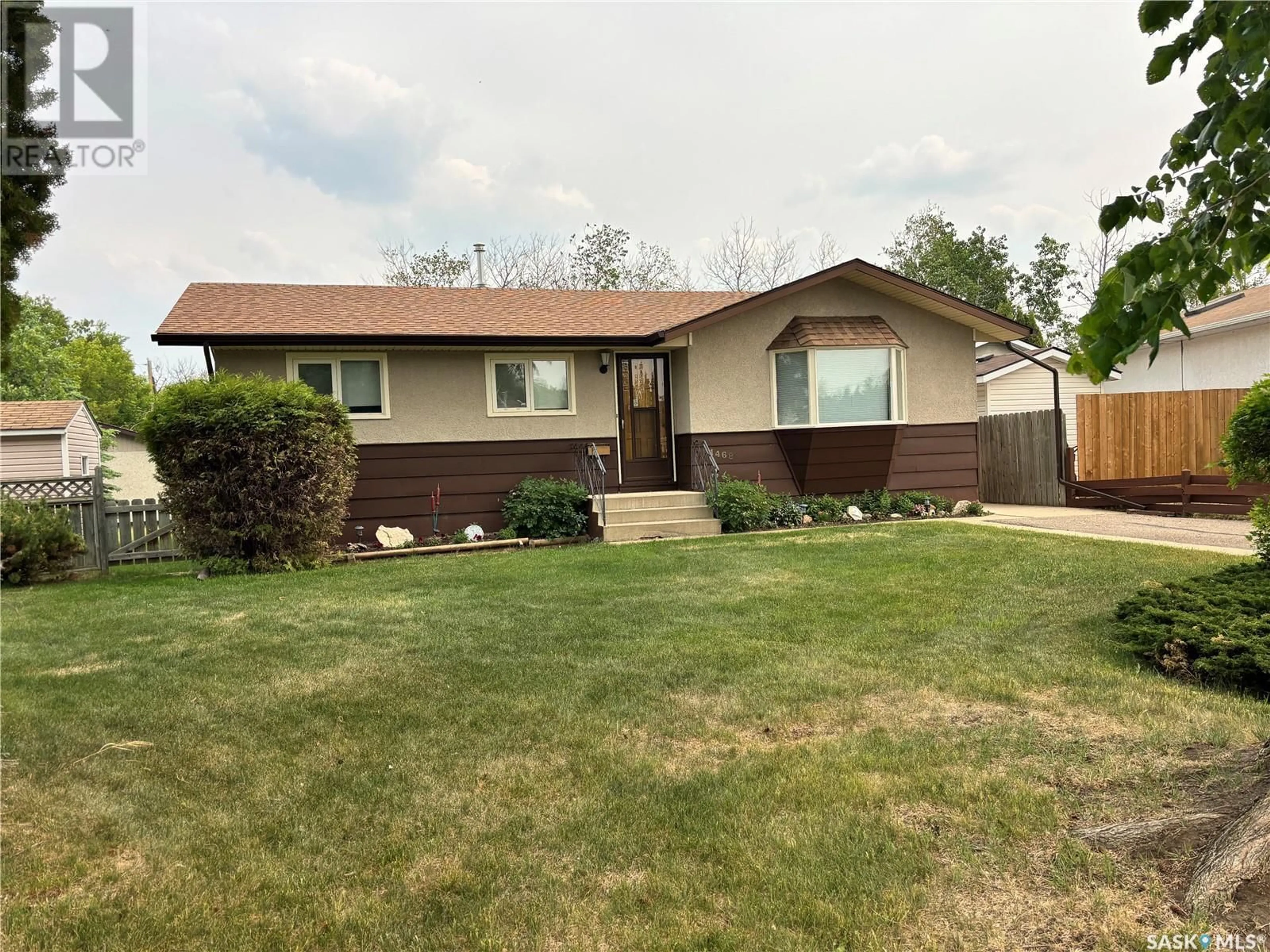 Home with vinyl exterior material, street for 1468 GOSHEN PLACE, Prince Albert Saskatchewan S6V0R8