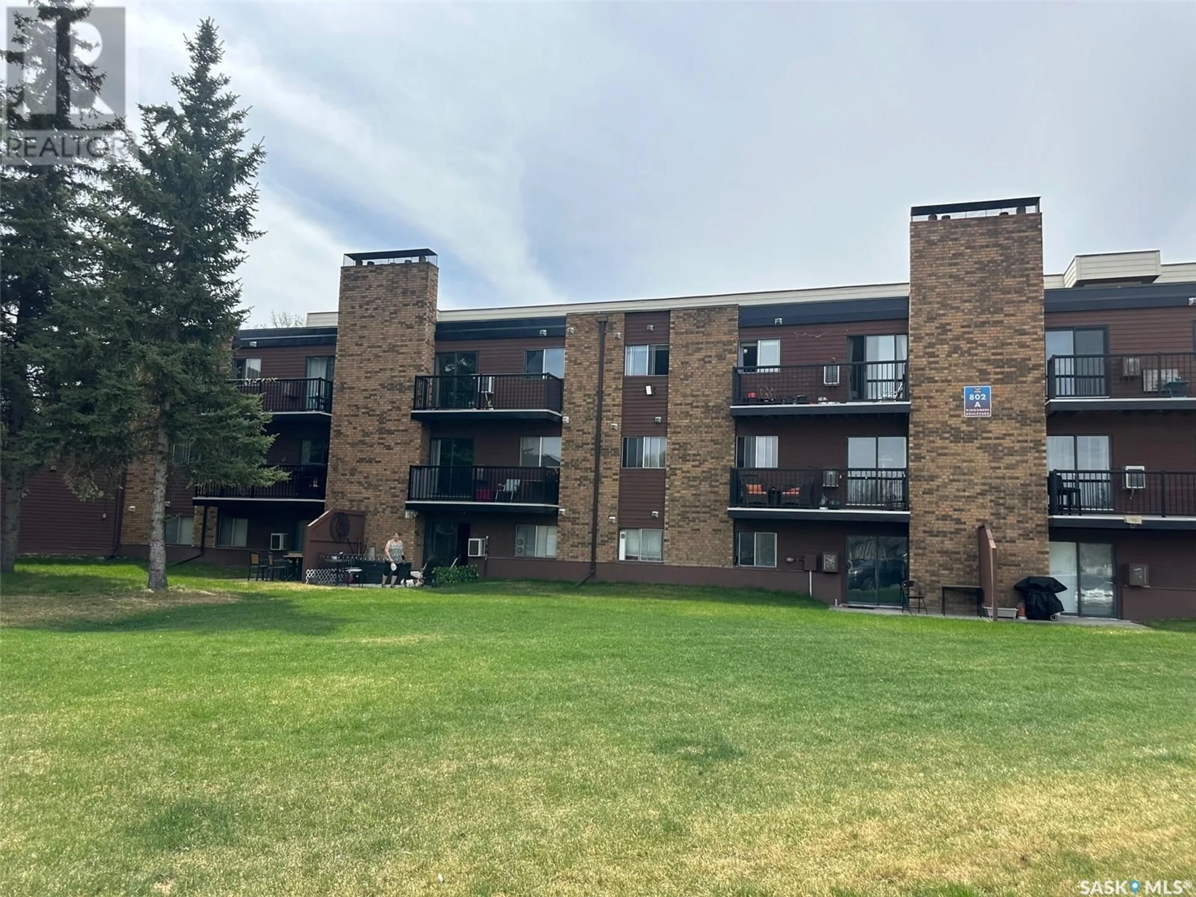 A pic from outside/outdoor area/front of a property/back of a property/a pic from drone, mountain view for 802A - 204 KINGSMERE BOULEVARD, Saskatoon Saskatchewan S7J4B7