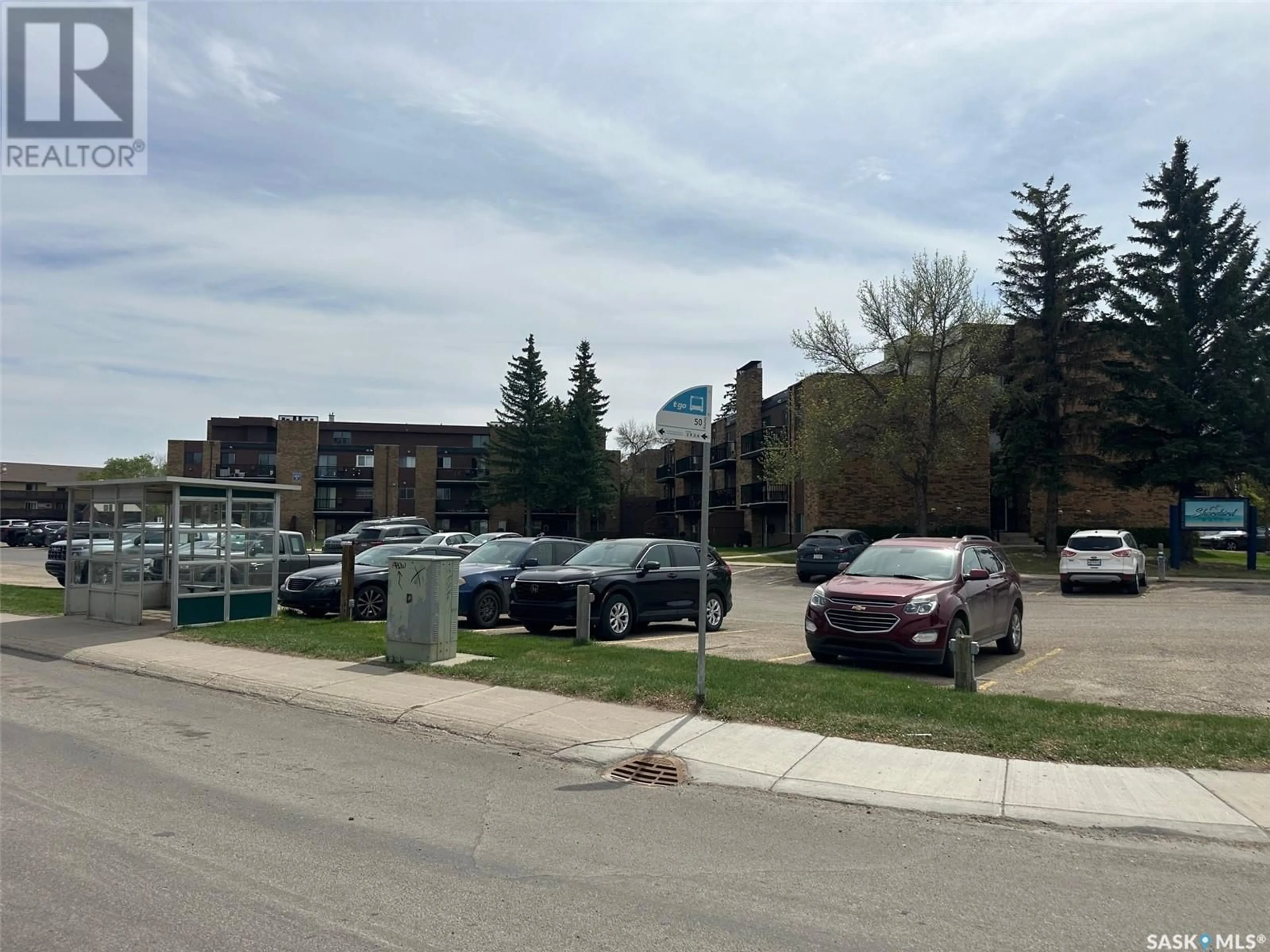 Parking for 802A - 204 KINGSMERE BOULEVARD, Saskatoon Saskatchewan S7J4B7