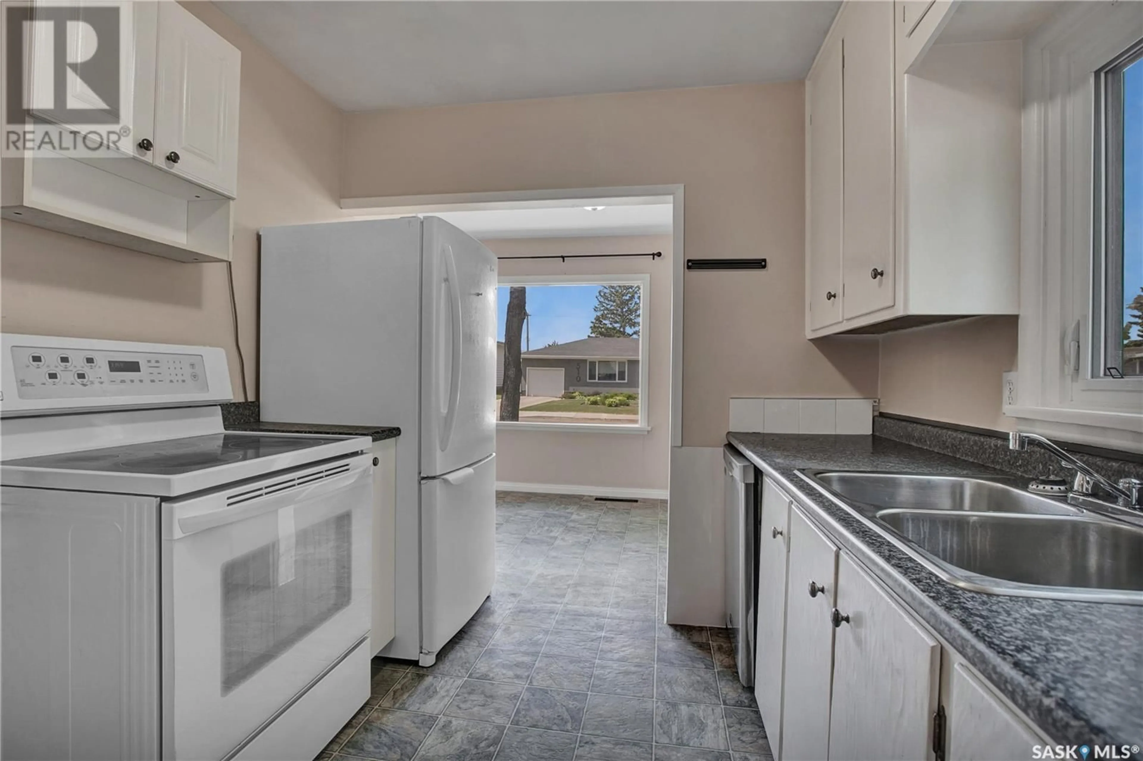 Standard kitchen, unknown for 507 EGBERT AVENUE, Saskatoon Saskatchewan S7N1X4