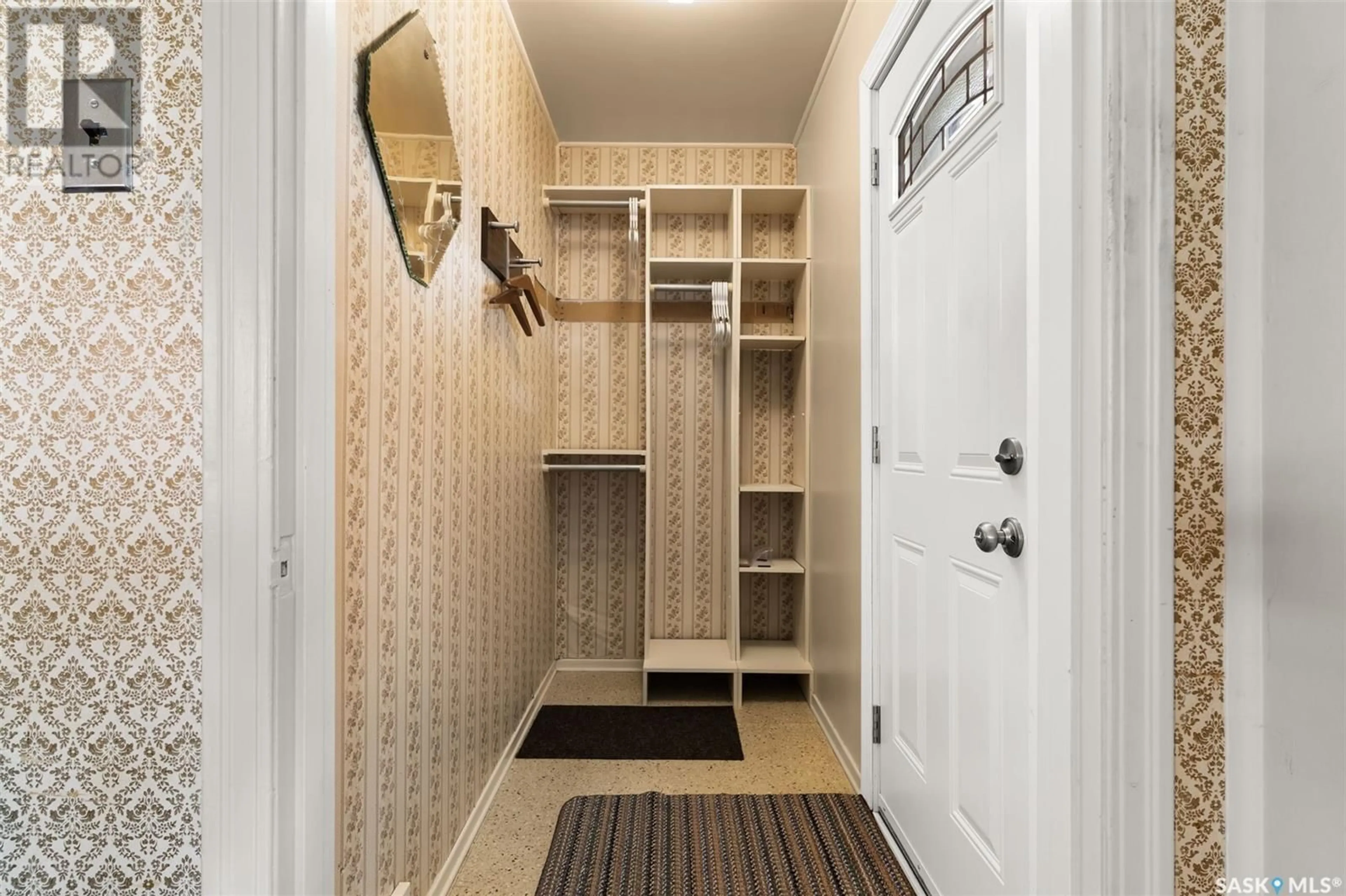 Indoor entryway for 3 SUSSEX CRESCENT, Regina Saskatchewan S4T6A3