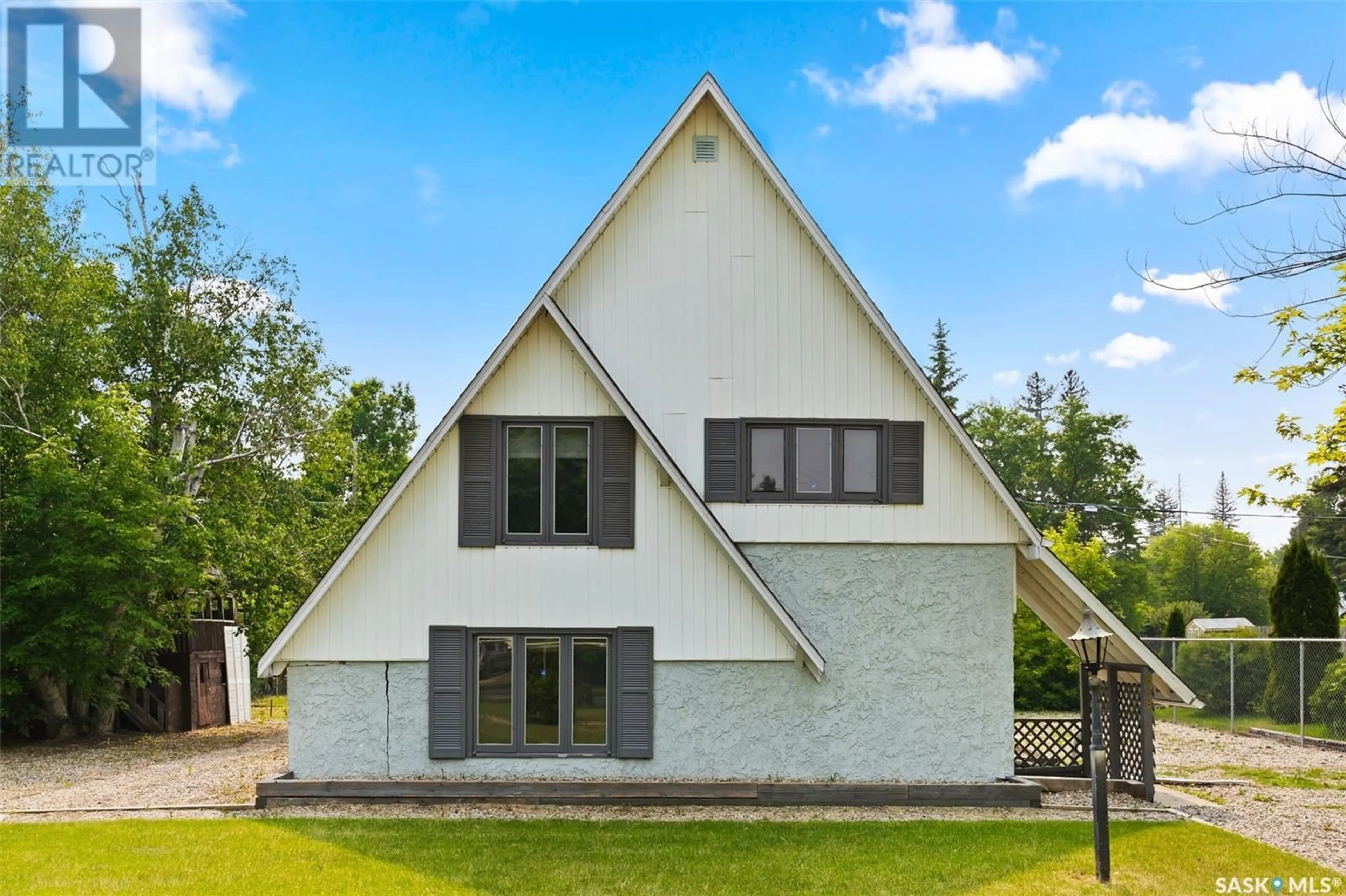 Home with vinyl exterior material, building for 808 GRAND AVENUE, Indian Head Saskatchewan S0G2K0