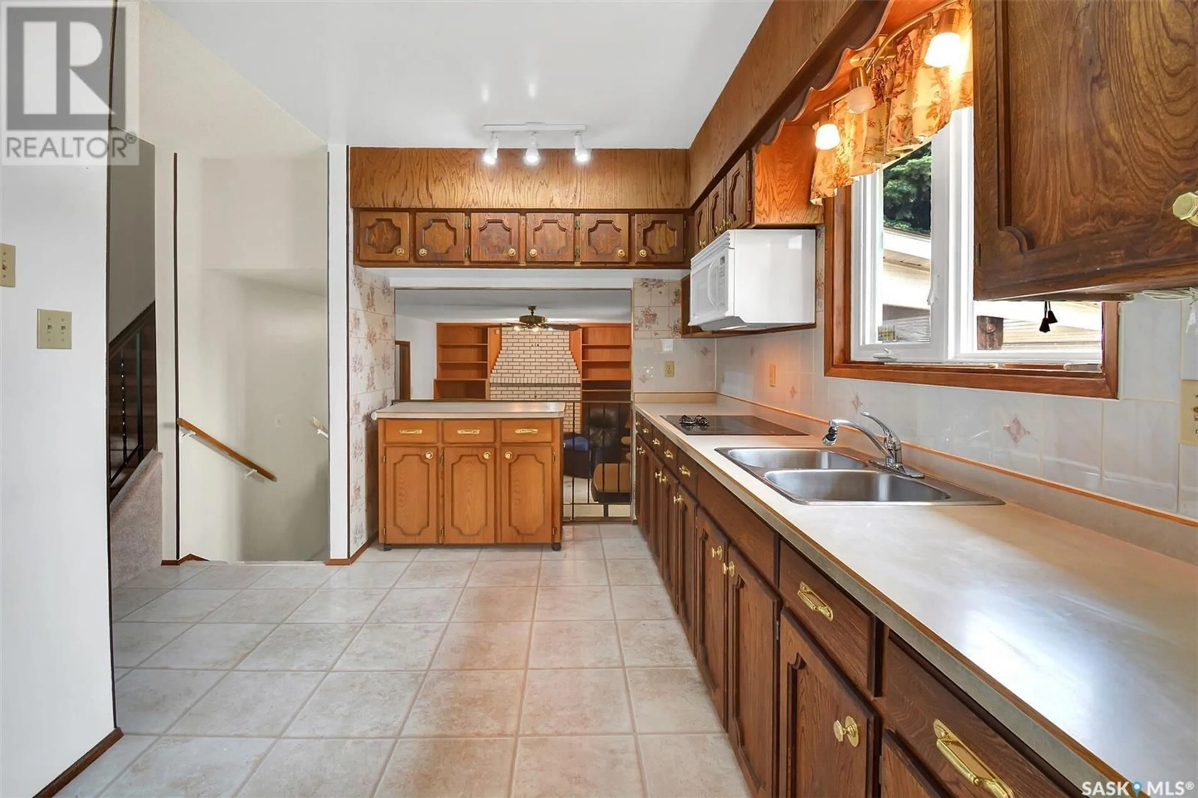 Standard kitchen, ceramic/tile floor for 359 COPPERMINE CRESCENT, Saskatoon Saskatchewan S7K4L5