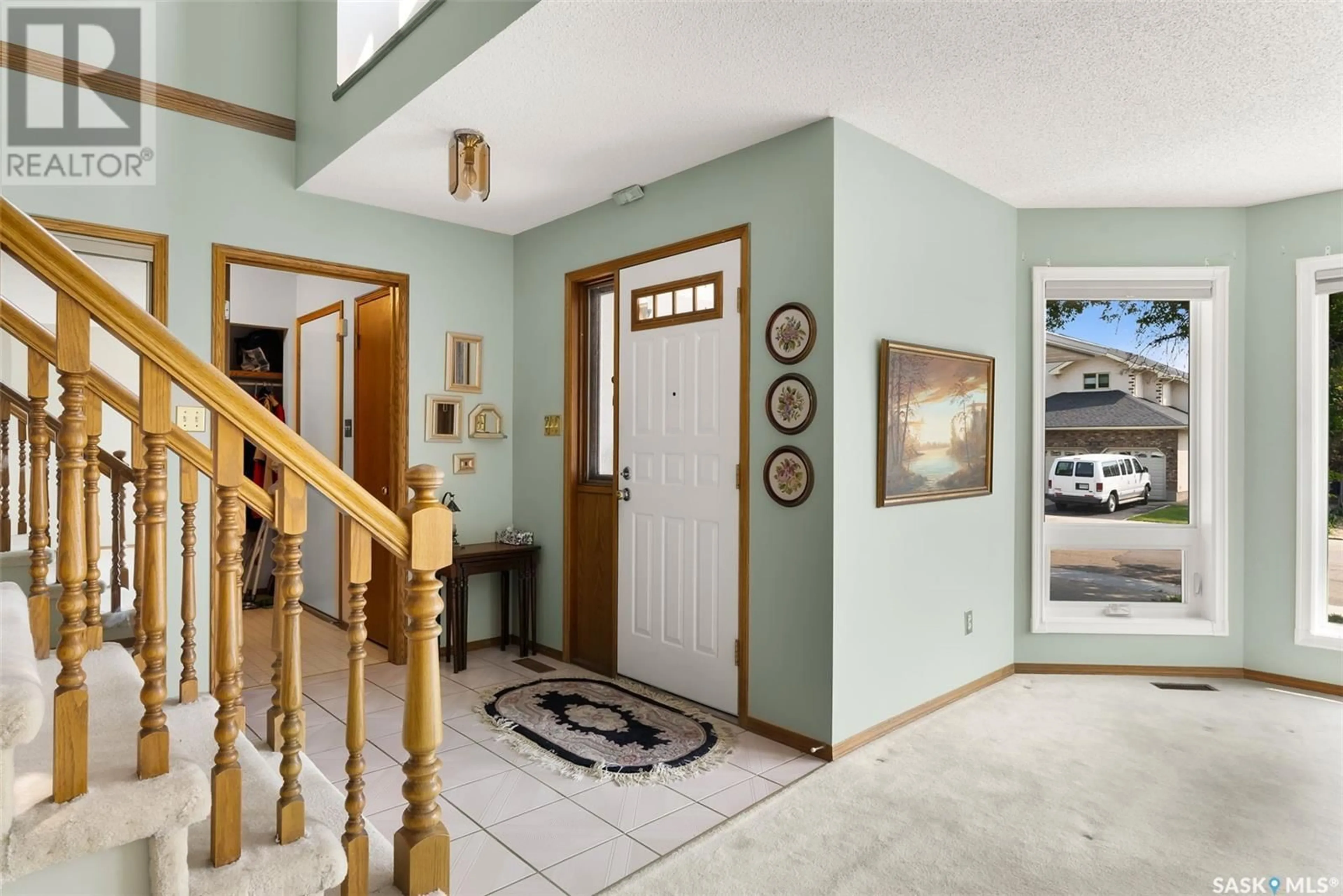 Indoor foyer for 254 ROGERS ROAD, Regina Saskatchewan S4S7C4