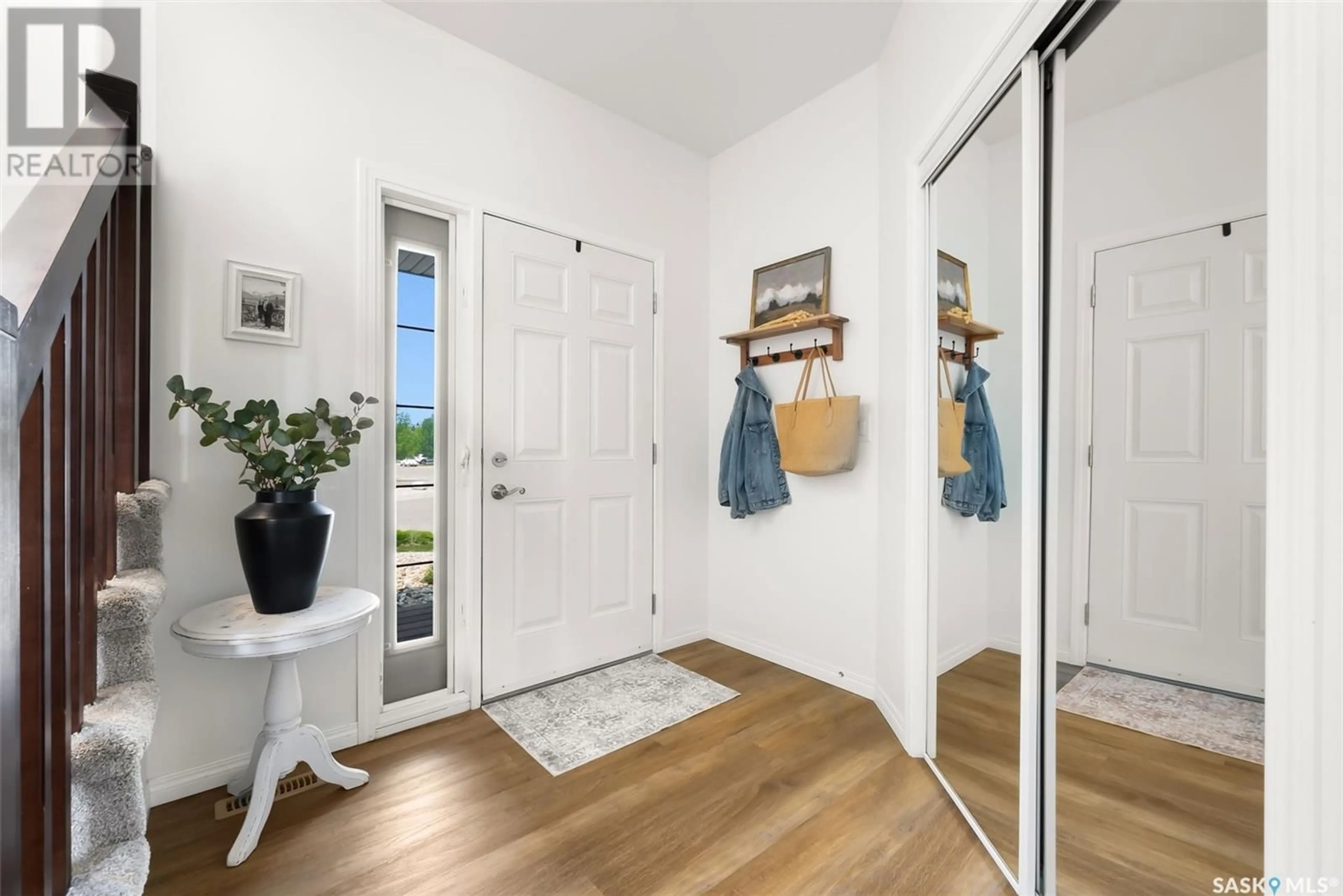 Indoor entryway for 5312 AERIAL CRESCENT, Regina Saskatchewan S4W0C9