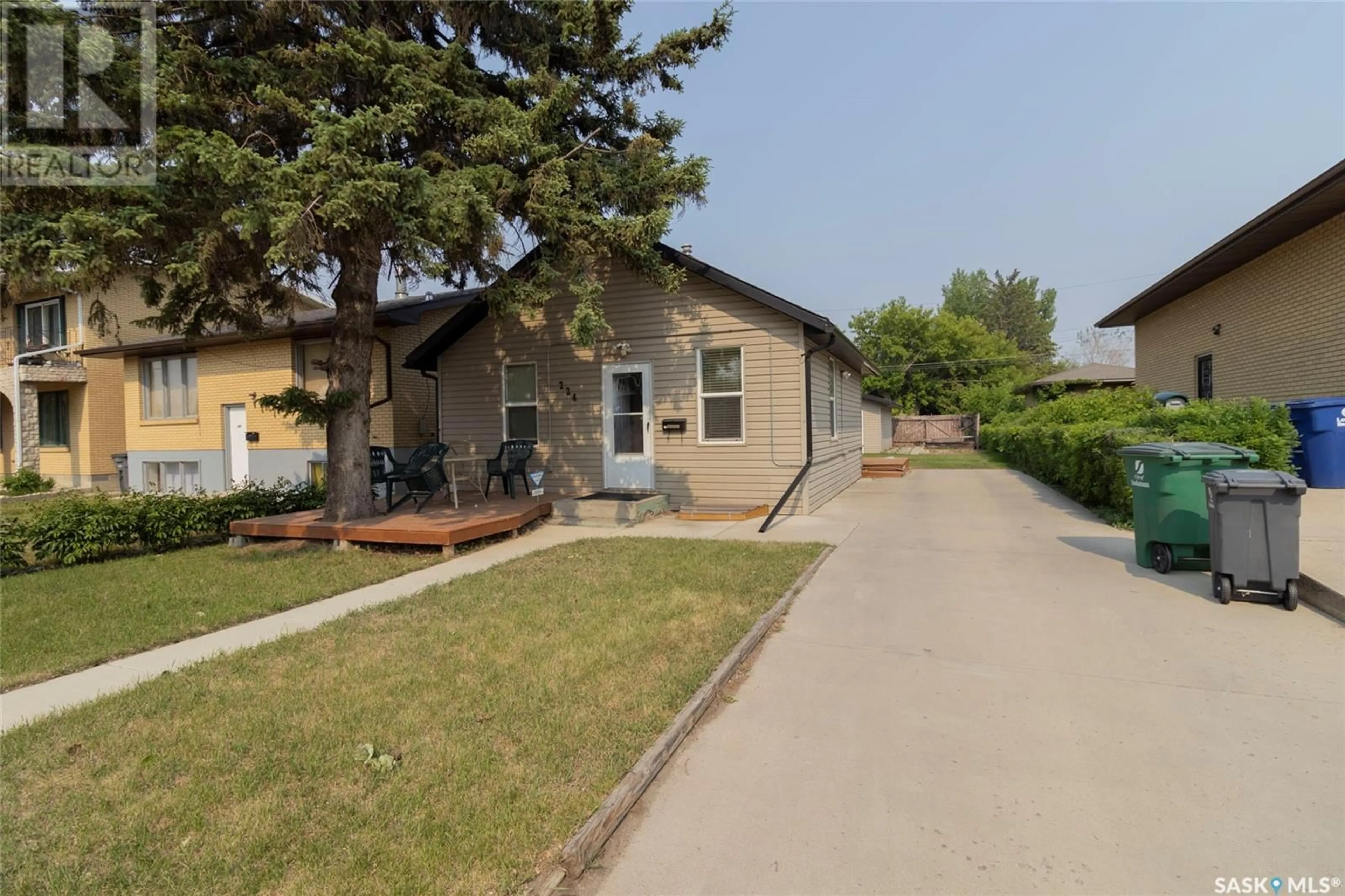 A pic from outside/outdoor area/front of a property/back of a property/a pic from drone, street for 224 X AVENUE, Saskatoon Saskatchewan S7M3H3