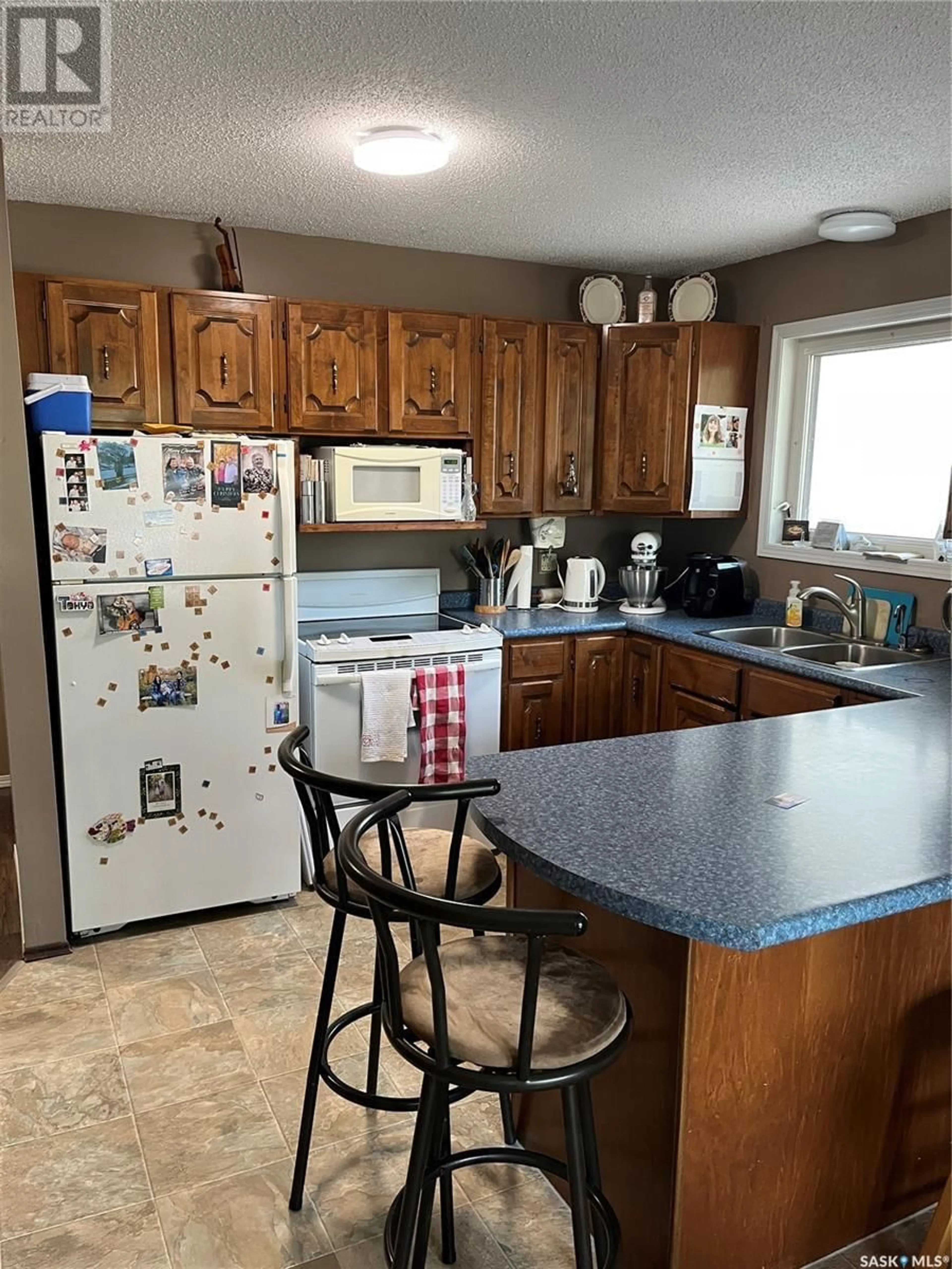 Standard kitchen, unknown for 573 DIEPPE DRIVE, Weyburn Saskatchewan S4H2Y1