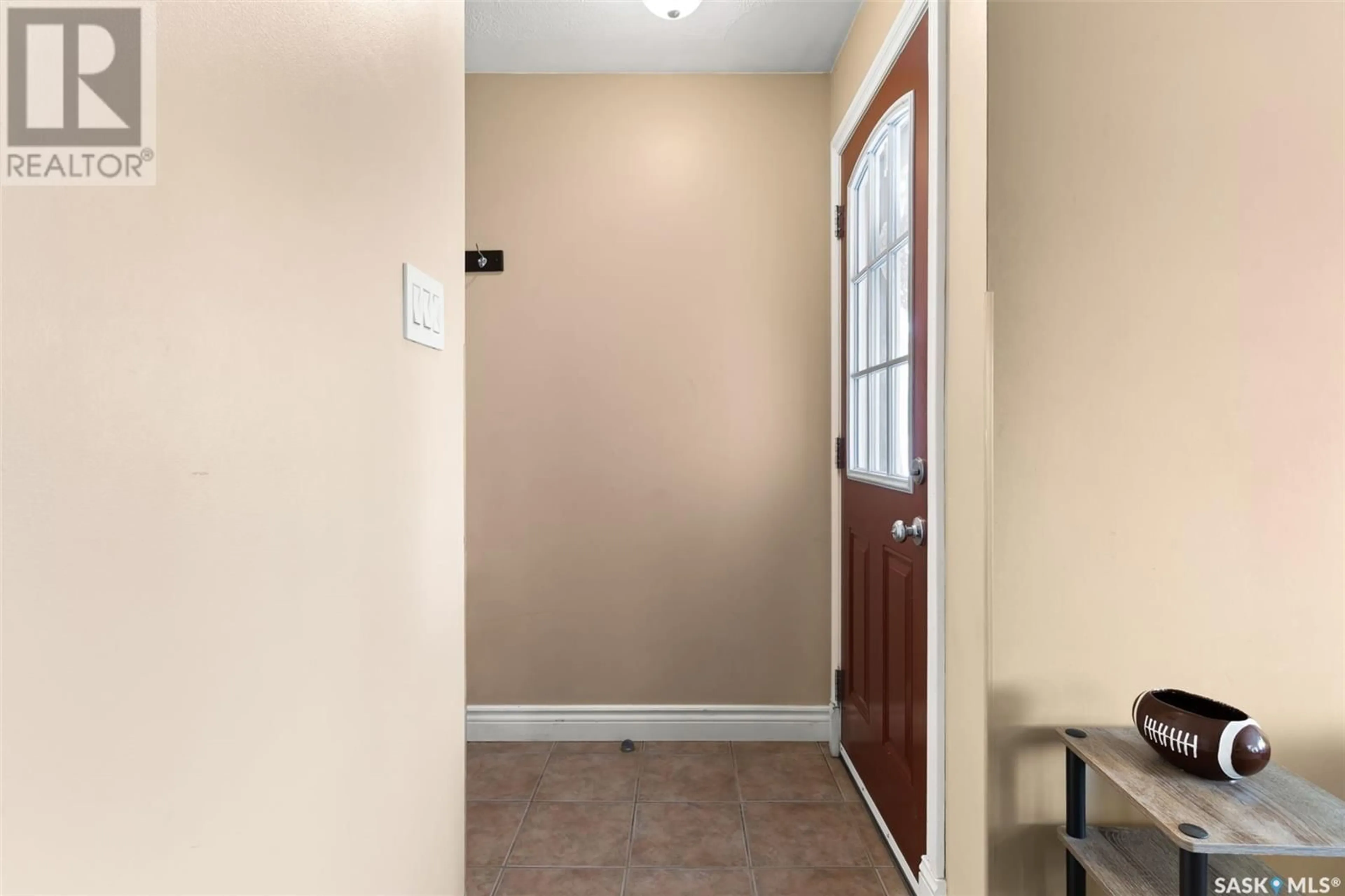 Indoor entryway for 1307 DOVER AVENUE, Regina Saskatchewan S4R0L6