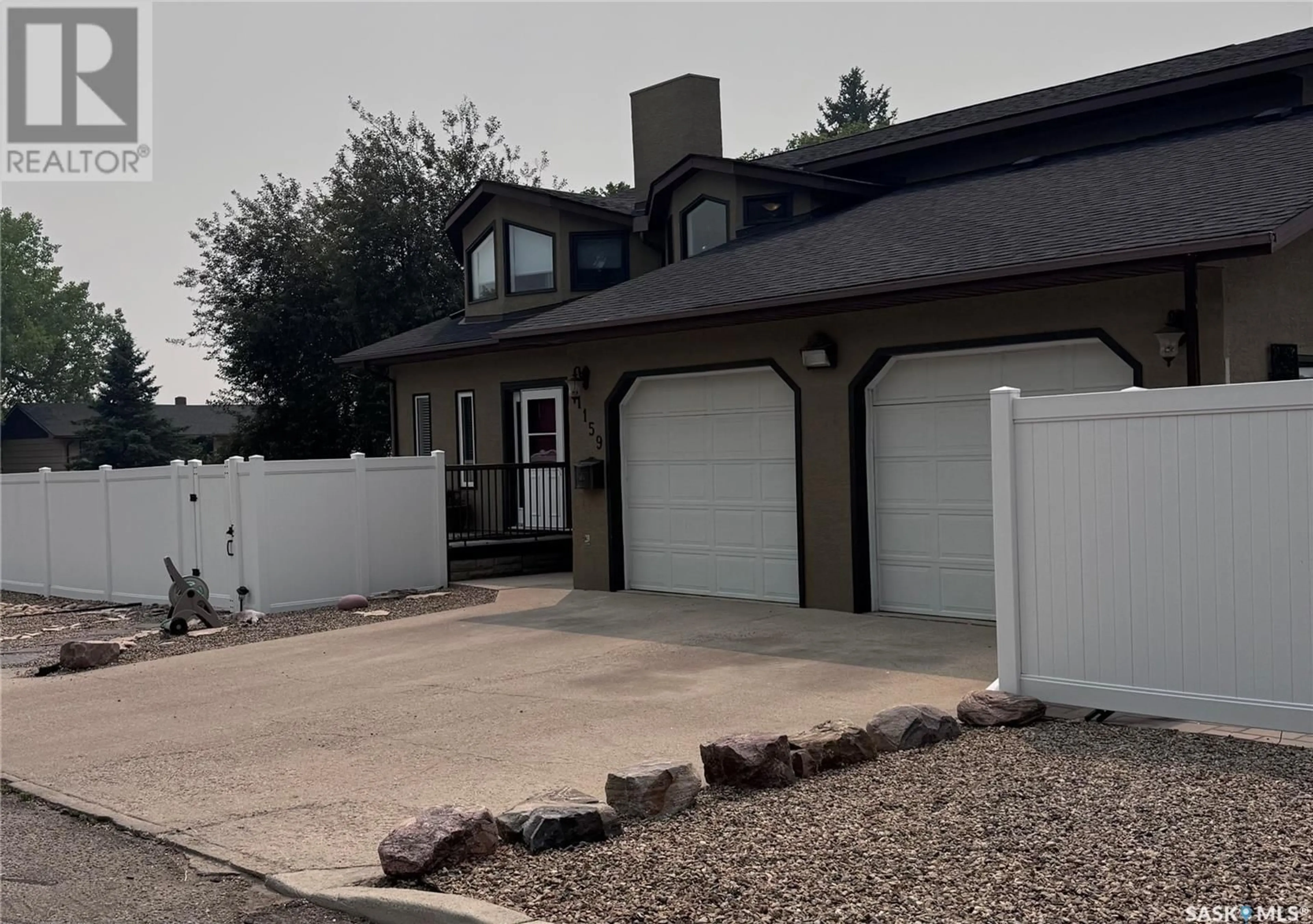 Home with vinyl exterior material, street for 1159 CHAPLIN STREET E, Swift Current Saskatchewan S9H1J9