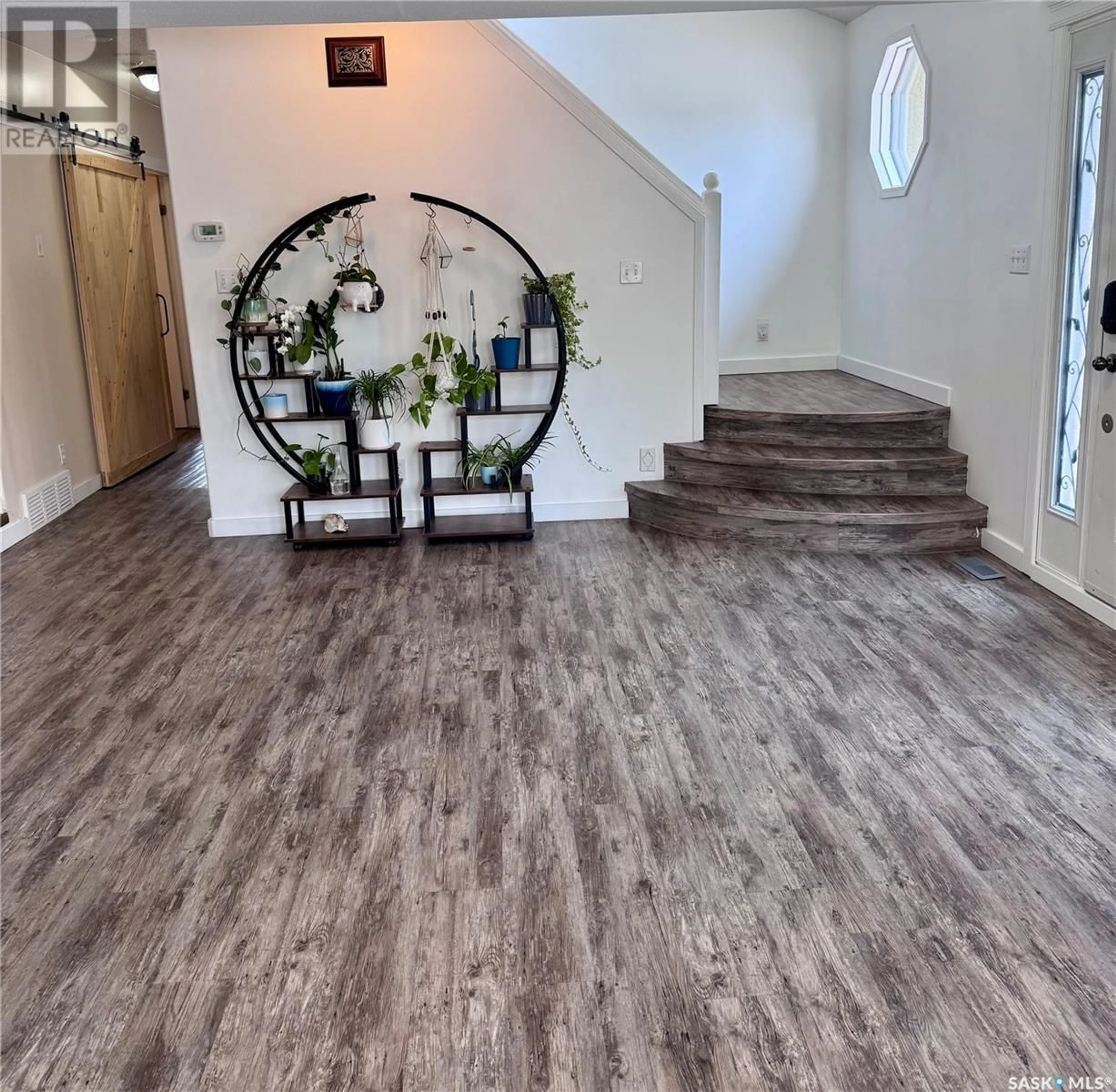 Indoor foyer for 1159 CHAPLIN STREET E, Swift Current Saskatchewan S9H1J9