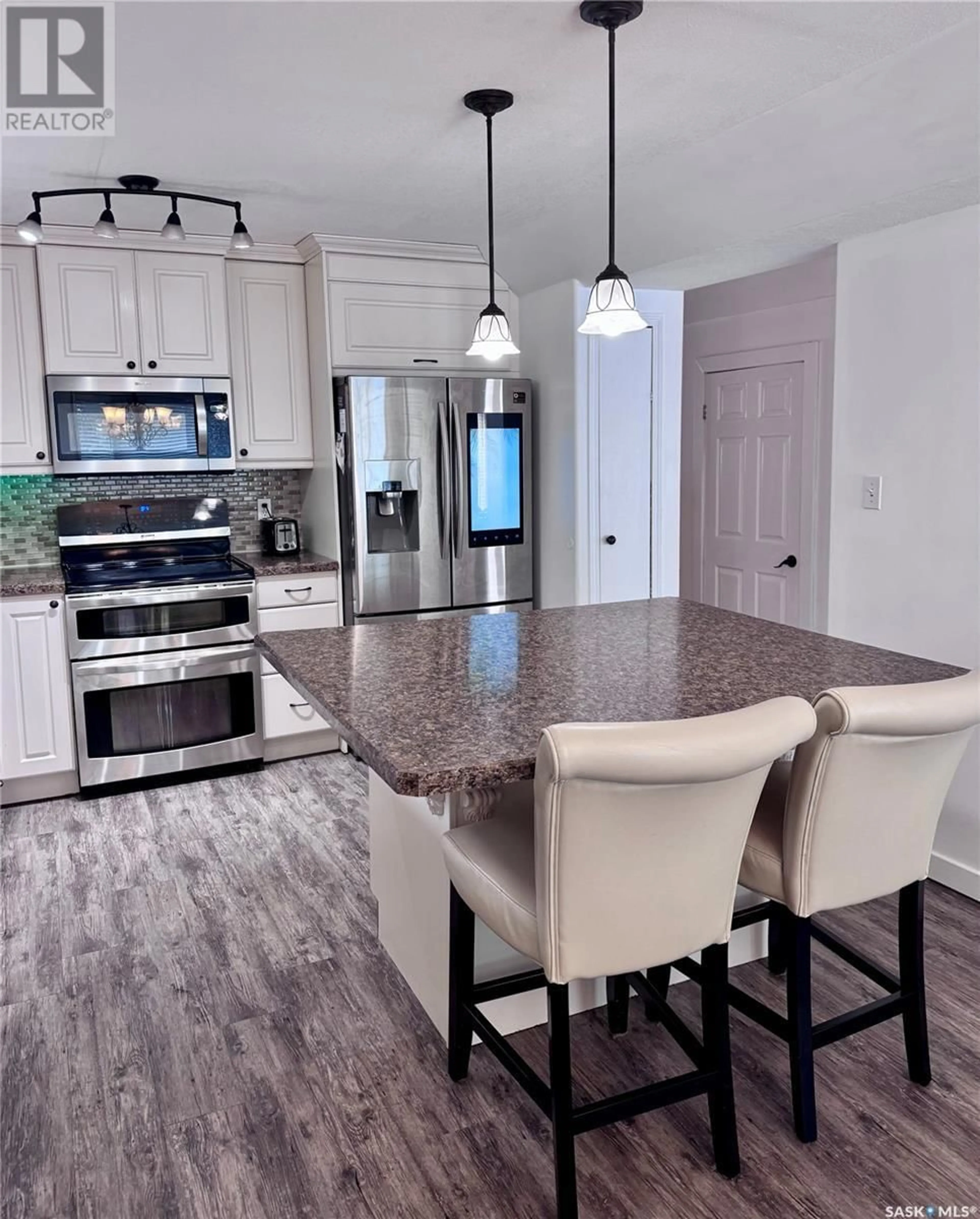 Open concept kitchen, unknown for 1159 CHAPLIN STREET E, Swift Current Saskatchewan S9H1J9