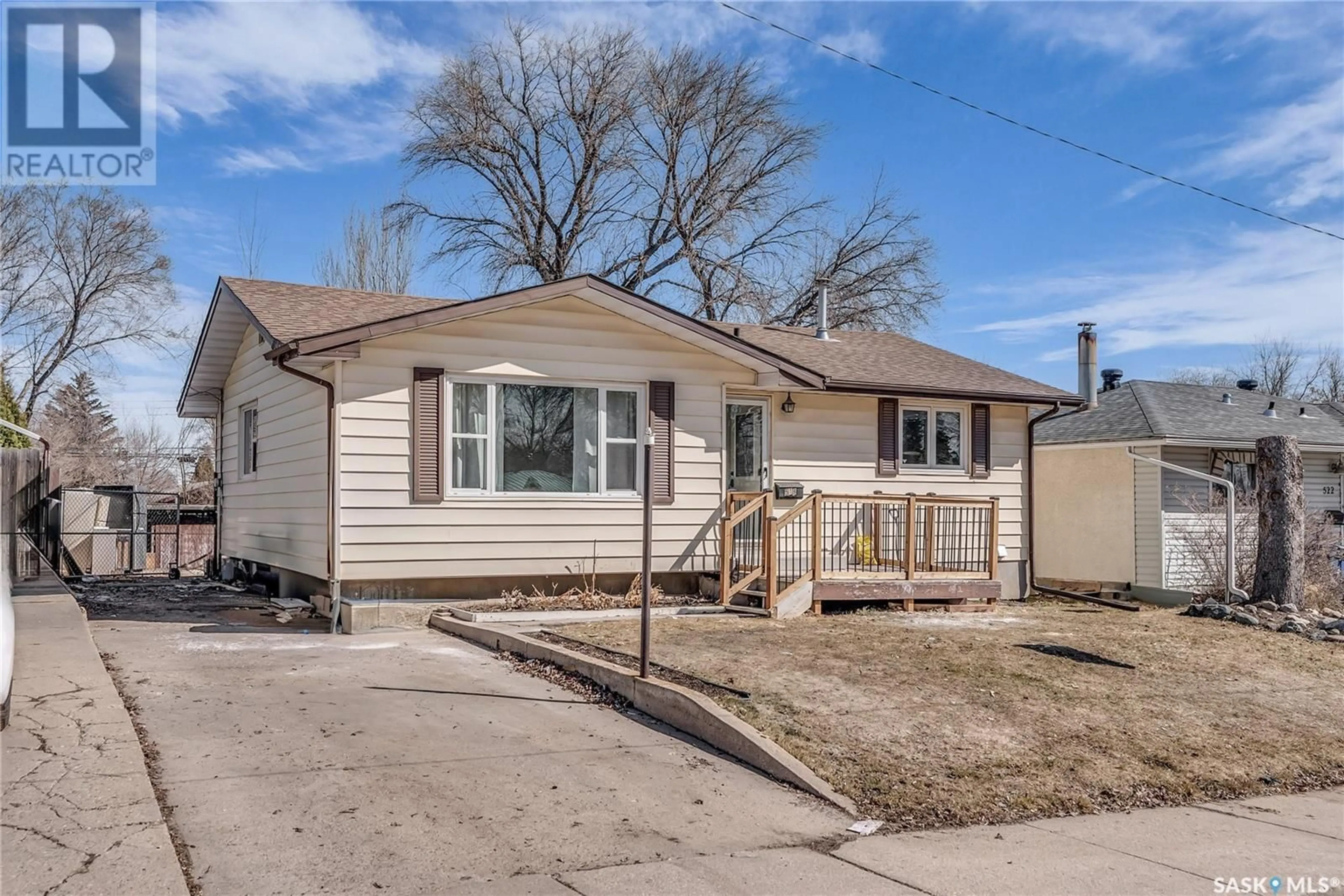 Home with vinyl exterior material, street for 518 T AVENUE, Saskatoon Saskatchewan S7M3B4
