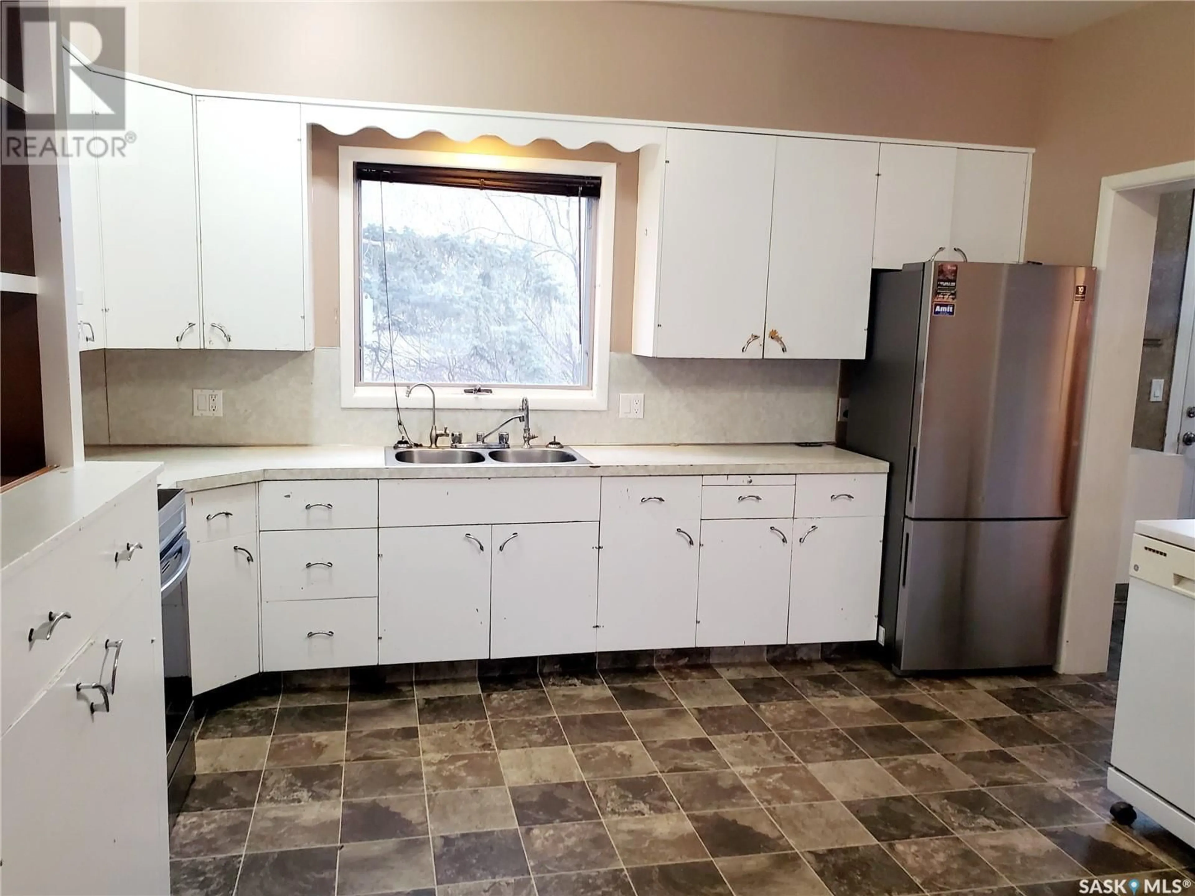 Standard kitchen, ceramic/tile floor for 228 4TH STREET, Ponteix Saskatchewan S0N1Z0