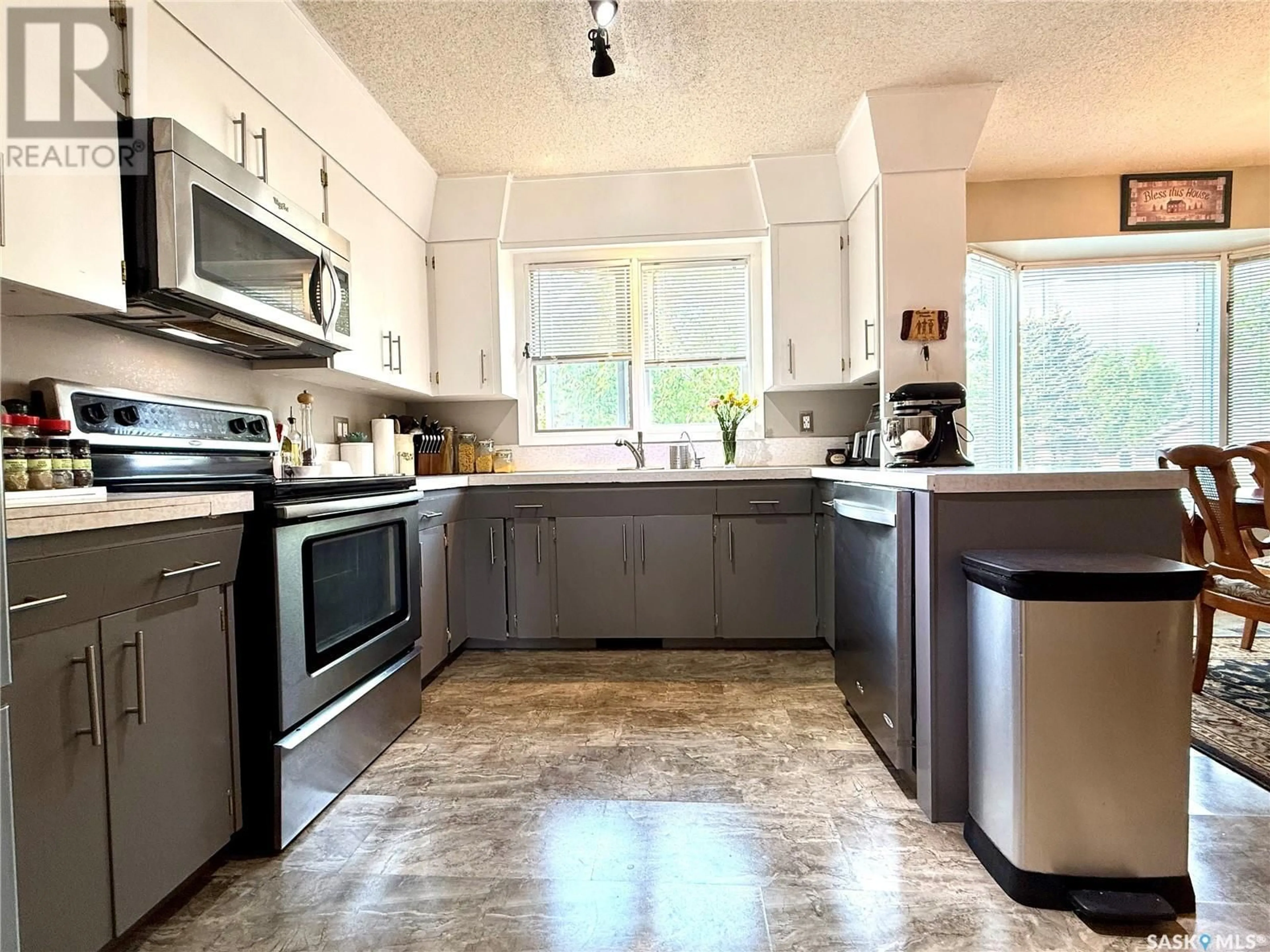 Open concept kitchen, unknown for 512 RIVERVIEW ROAD, Yorkton Saskatchewan S3N2X9