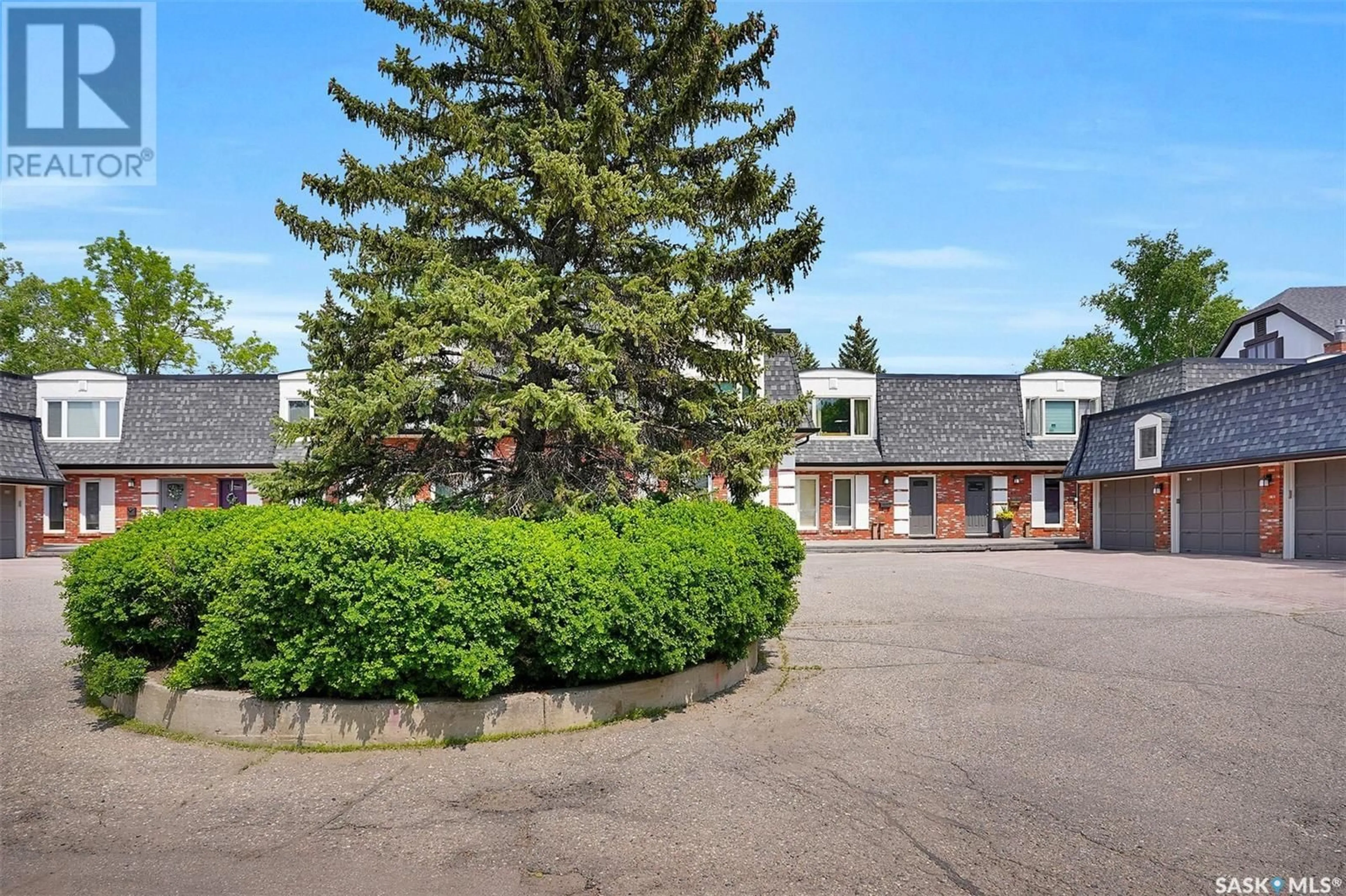 Patio, street for 1102 GRYPHONS WALK, Regina Saskatchewan S4S6X1