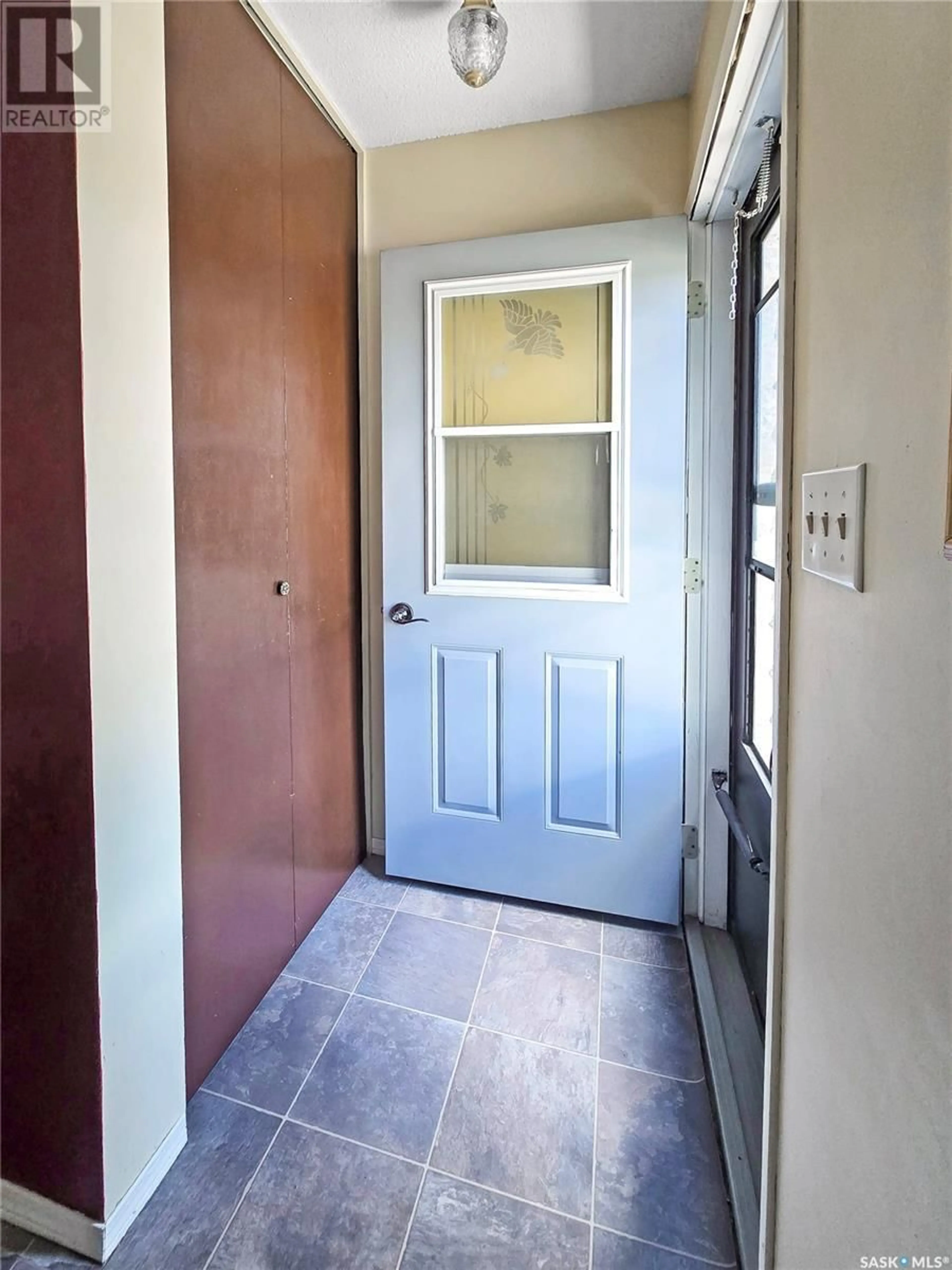 Indoor entryway for 13 CALWOOD CRESCENT, Yorkton Saskatchewan S3N2T5