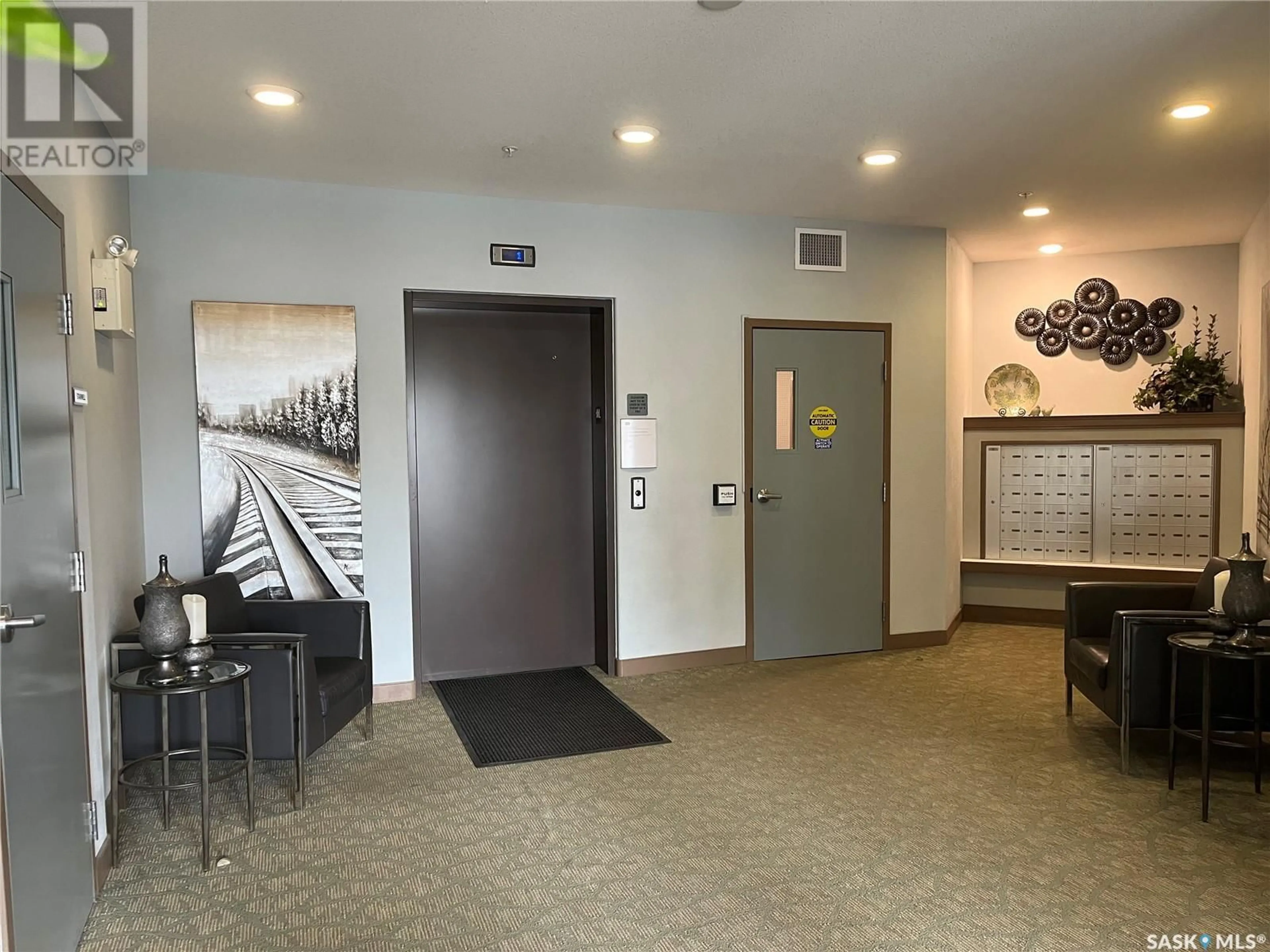 Indoor foyer for 210 - 2321 WINDSOR PARK ROAD, Regina Saskatchewan S4V3N2