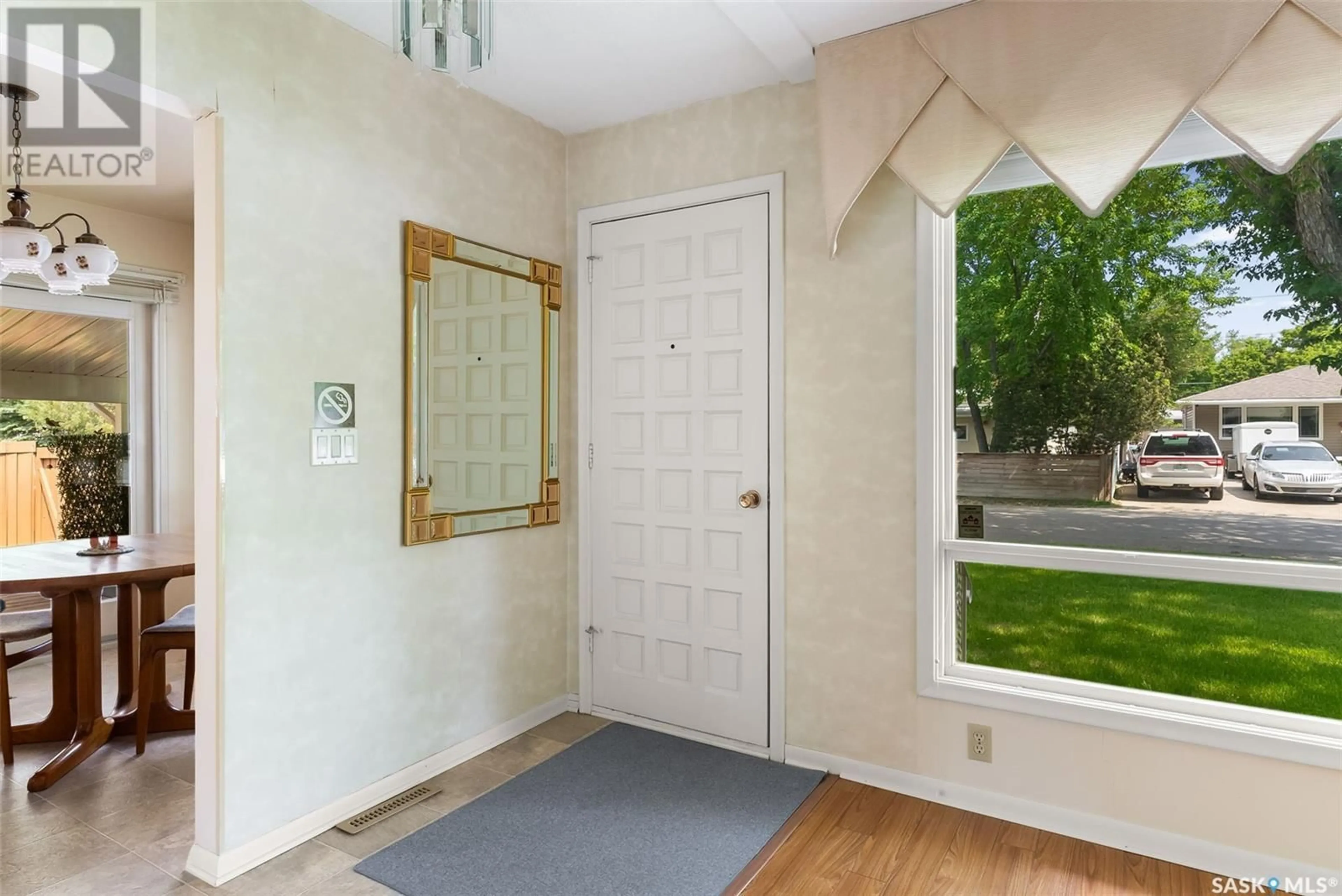 Indoor entryway for 48 MARSH CRESCENT, Regina Saskatchewan S4S5R5