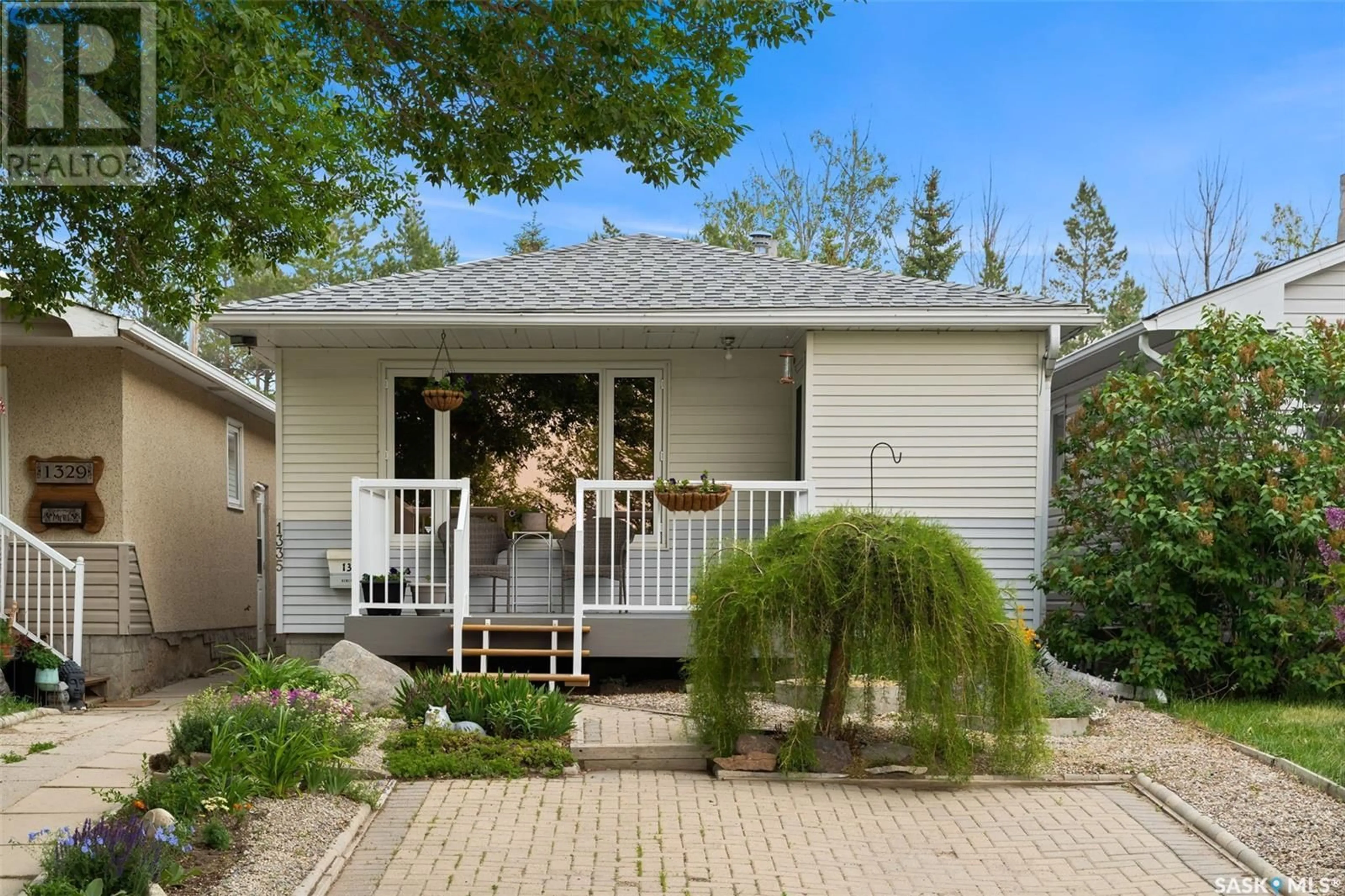 Home with vinyl exterior material, street for 1335 KENT STREET, Regina Saskatchewan S4T5T2