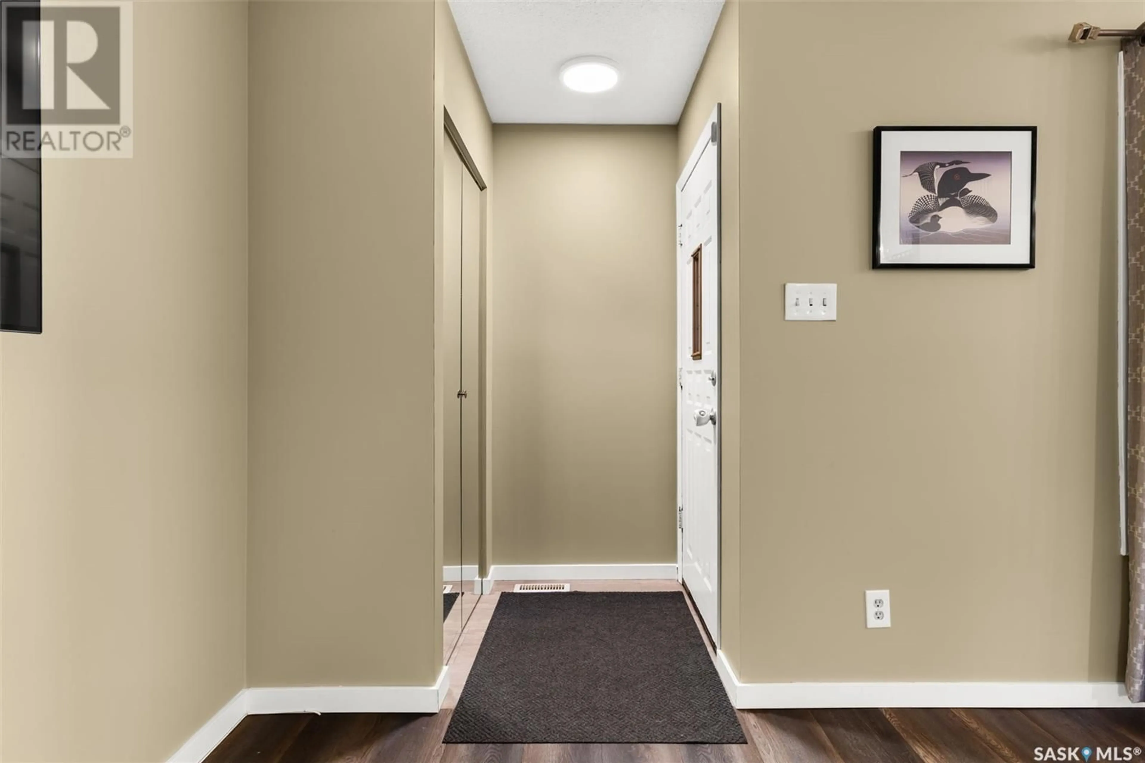 Indoor entryway for 1335 KENT STREET, Regina Saskatchewan S4T5T2