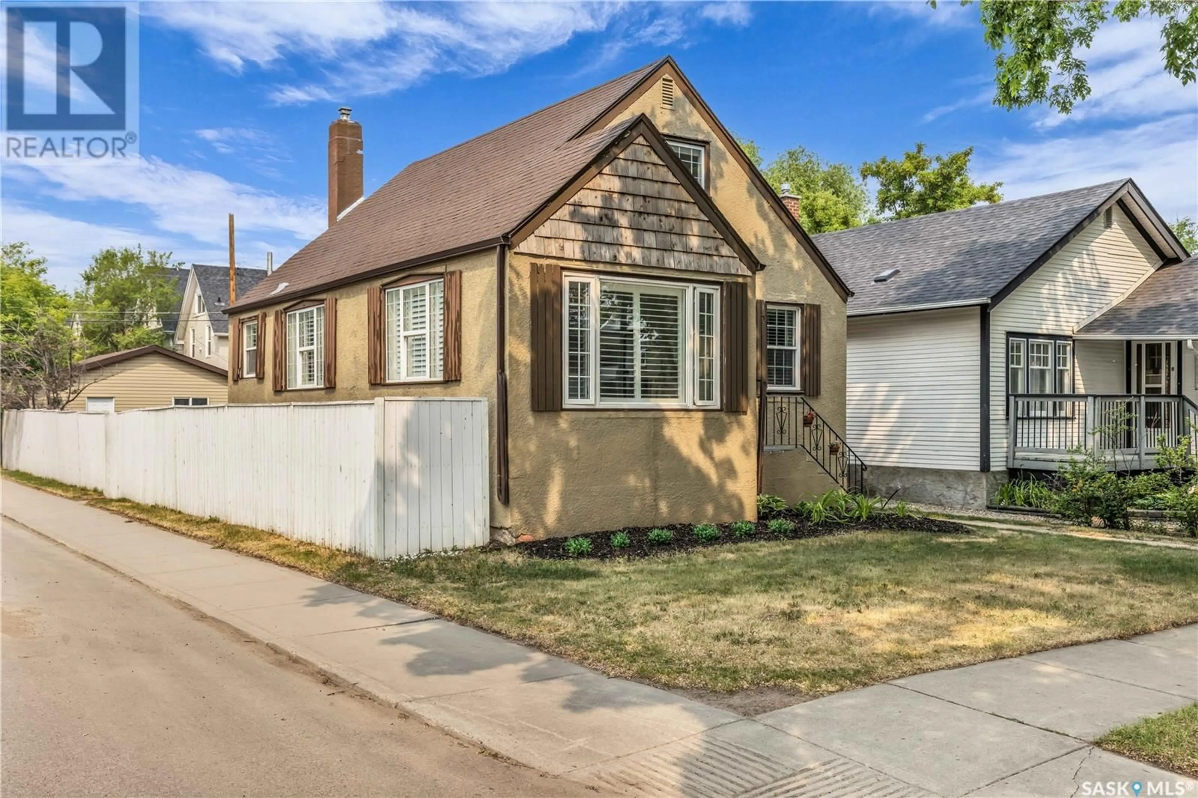 Home with brick exterior material, street for 520 LANSDOWNE AVENUE, Saskatoon Saskatchewan S7N1E1