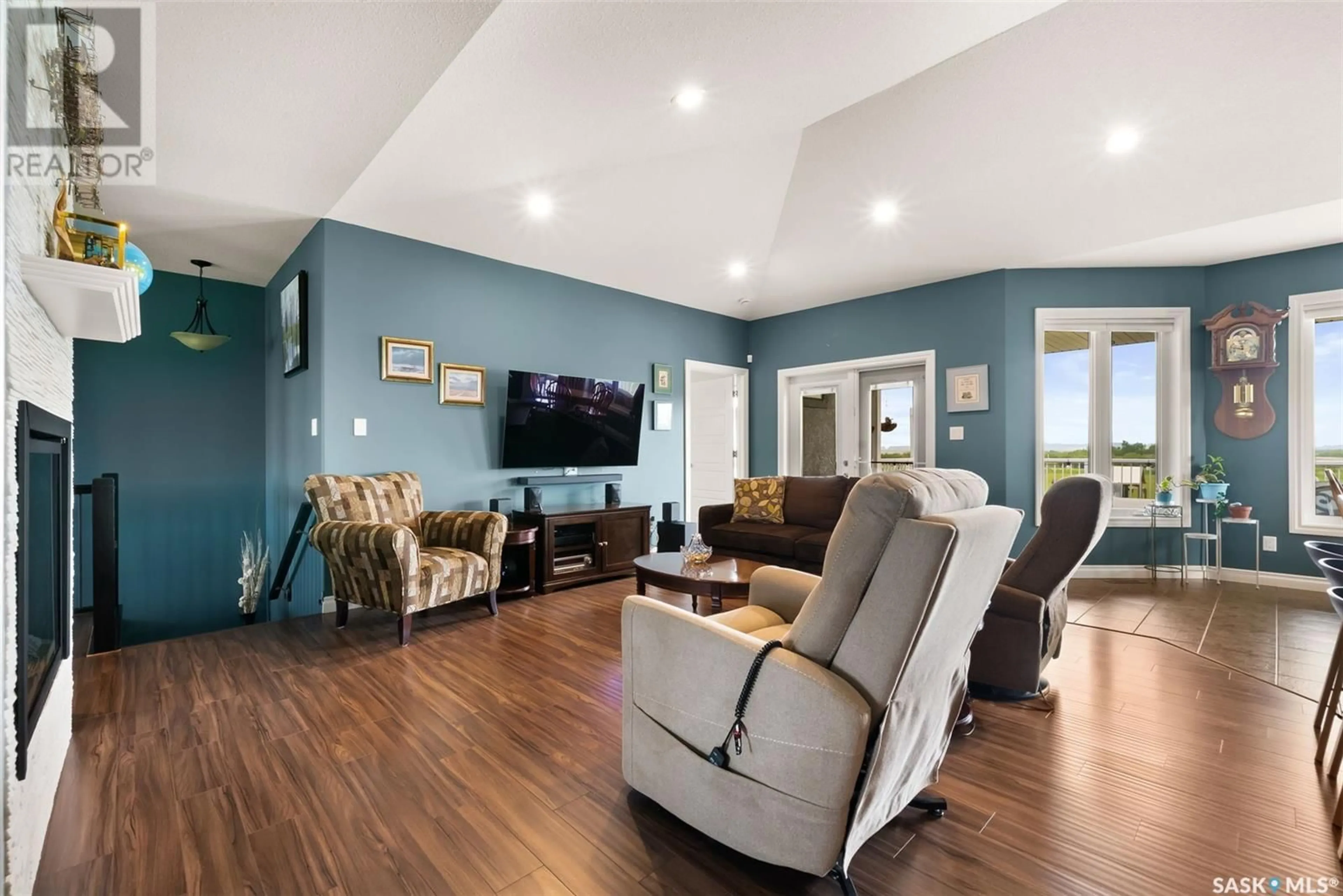 Living room with furniture, wood/laminate floor for 138 ROCK POINTE PLACE, Pilot Butte Saskatchewan S0G3Z0