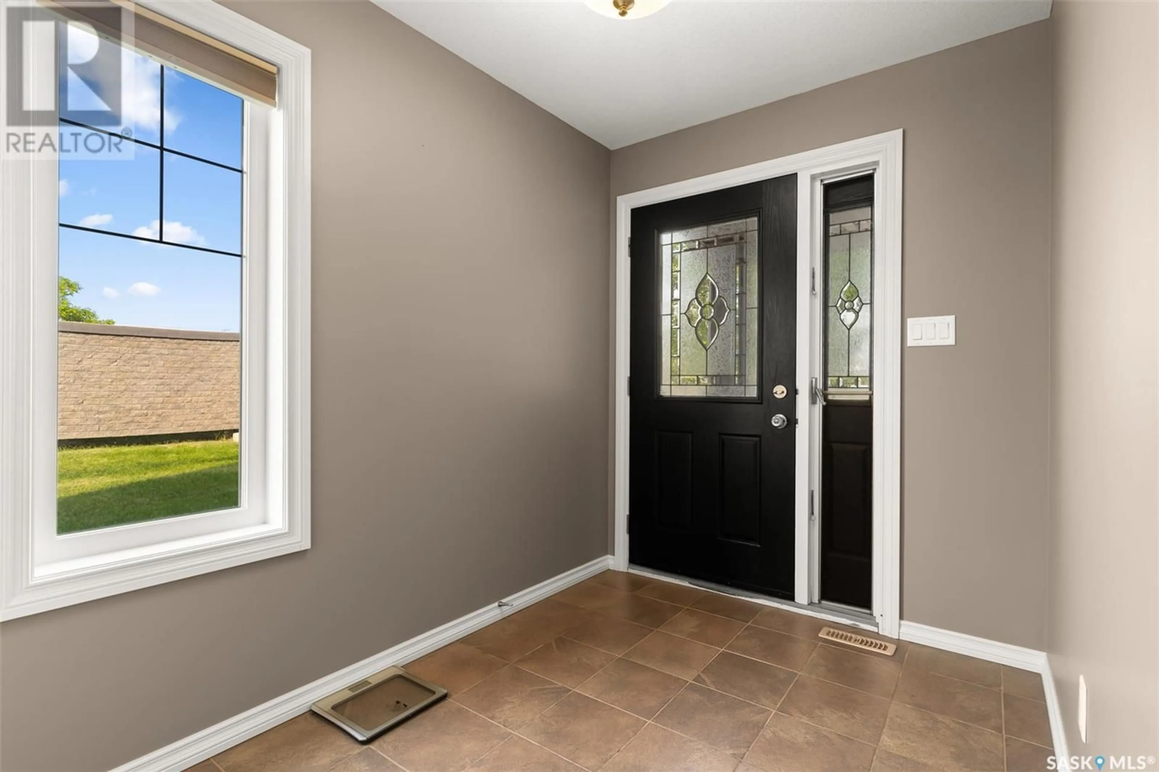 Indoor entryway for 4100 - 116 SANDHILL CRESCENT, Regina Saskatchewan S4V3G9