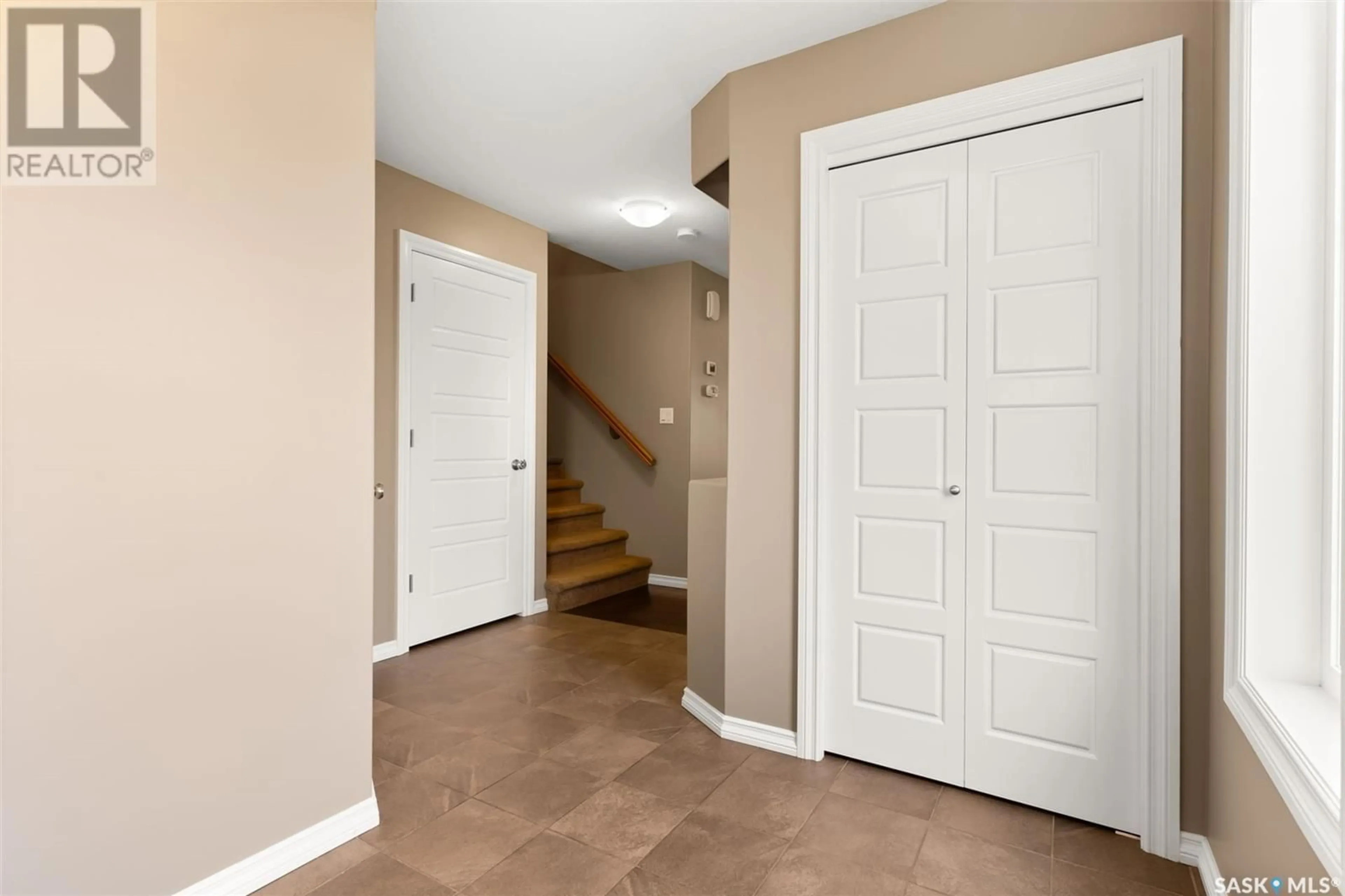 Indoor entryway for 4100 - 116 SANDHILL CRESCENT, Regina Saskatchewan S4V3G9