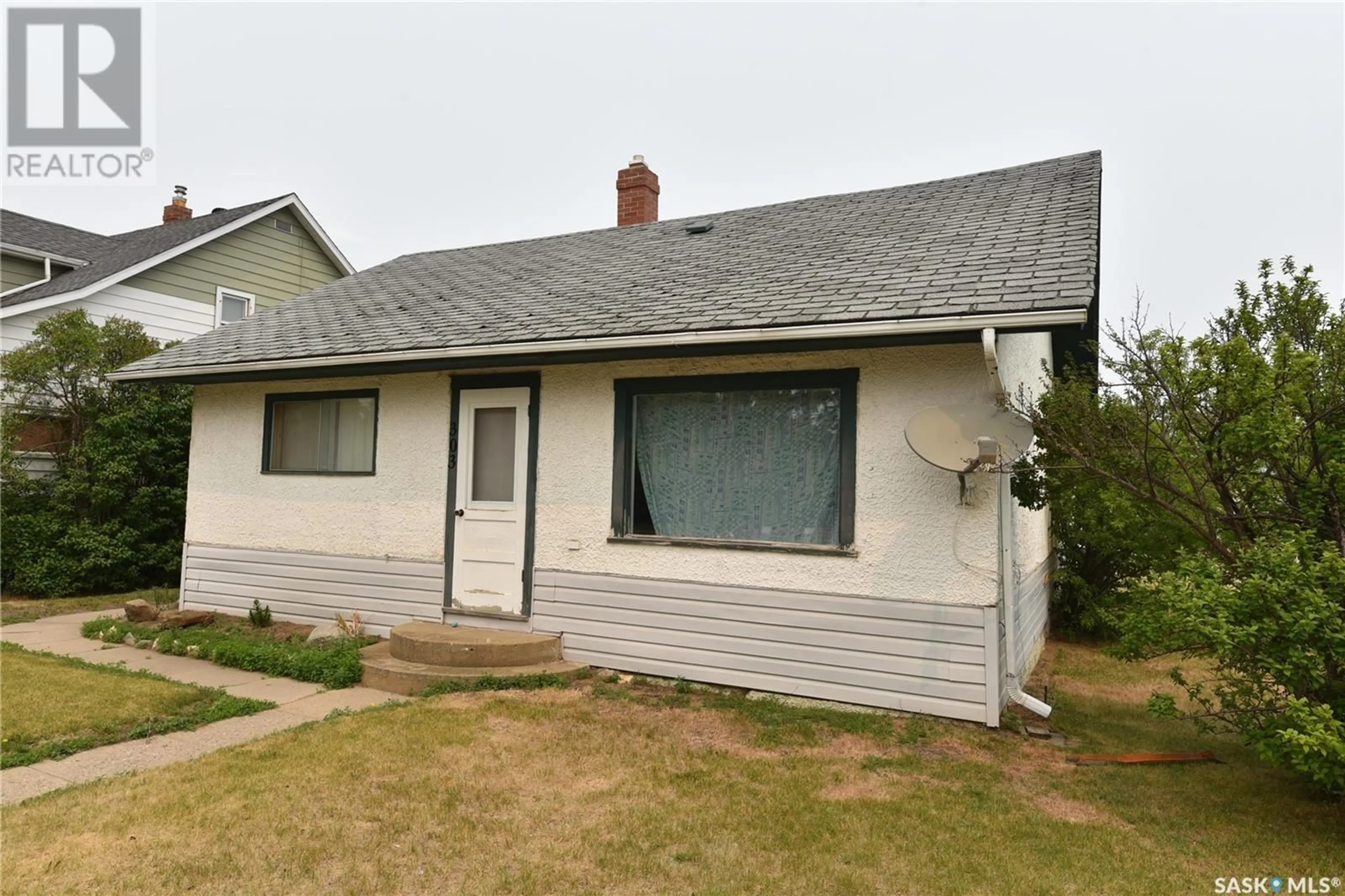 Home with vinyl exterior material, street for 303 2ND STREET, Nipawin Saskatchewan S0E1E0