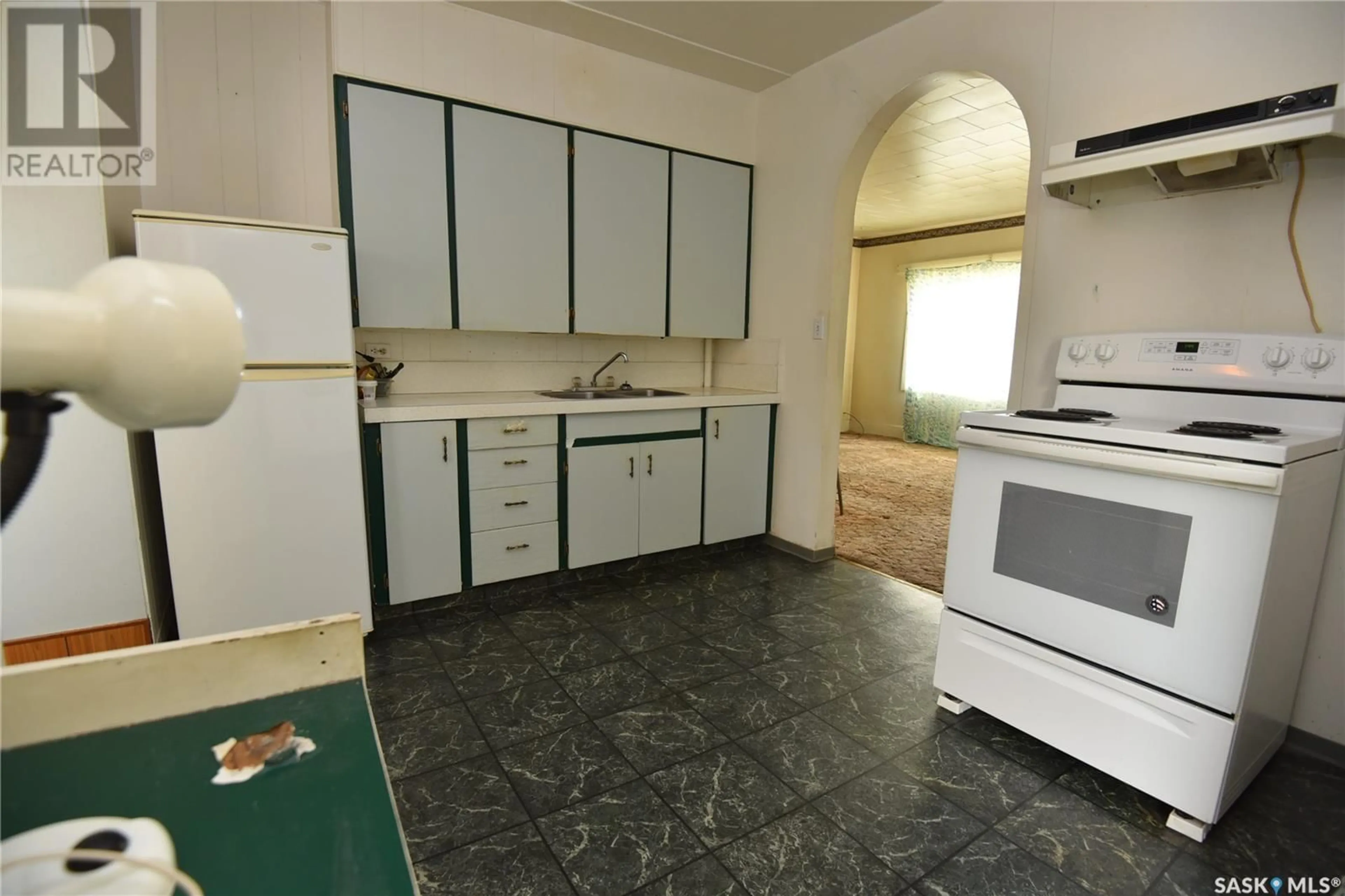 Standard kitchen, ceramic/tile floor for 303 2ND STREET, Nipawin Saskatchewan S0E1E0